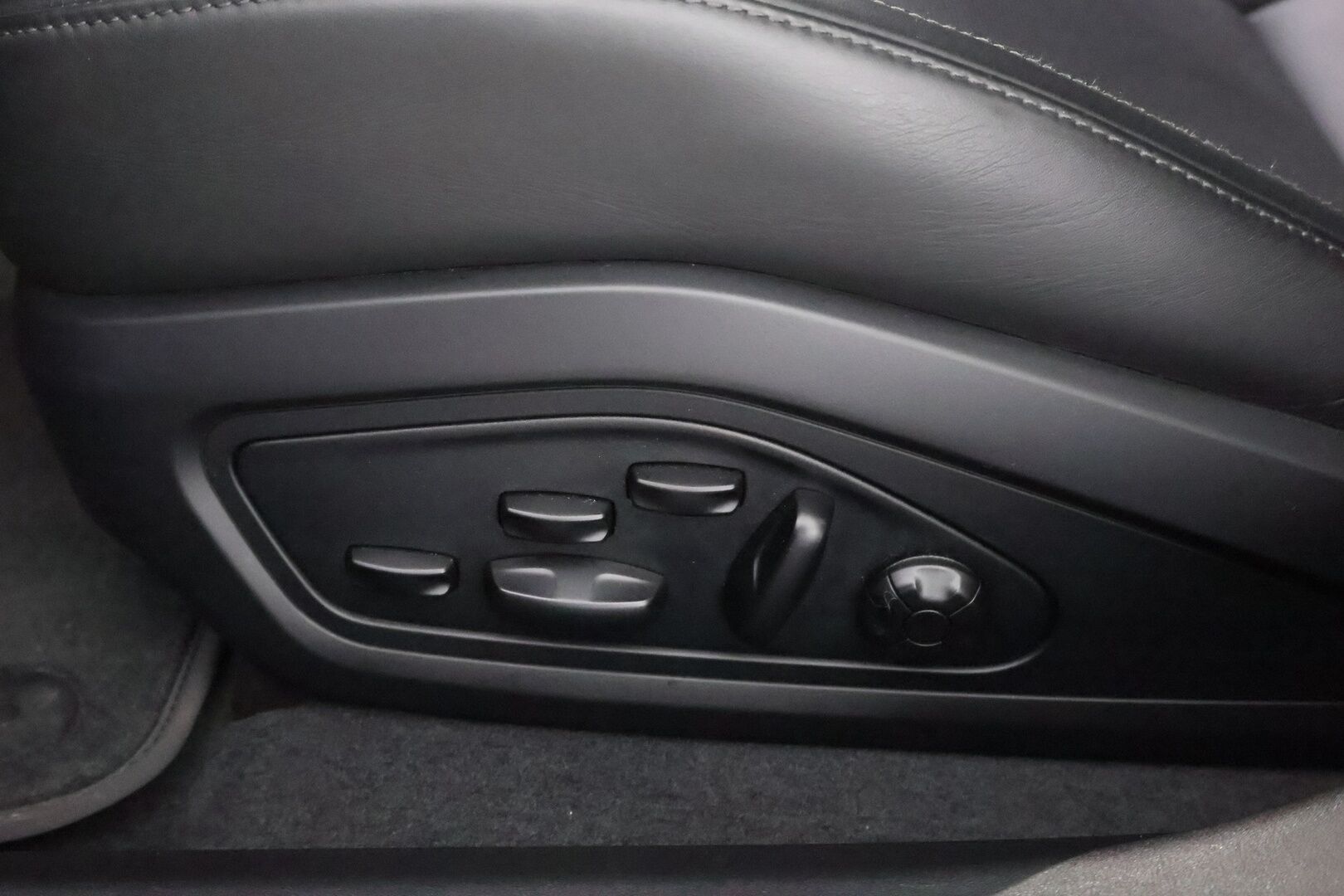 Porsche Taycan 2020 Turbo - 2,99 % KORKOTARJOUS TÄHÄN AUTOON - Adapt.Vakkari / InnoDrive / Bose Surround / Nelipyöräohjaus / Matrix LED / Ilmastoidut 18-Nahkapenkit / Ilma-alusta / Supervarusteet!
