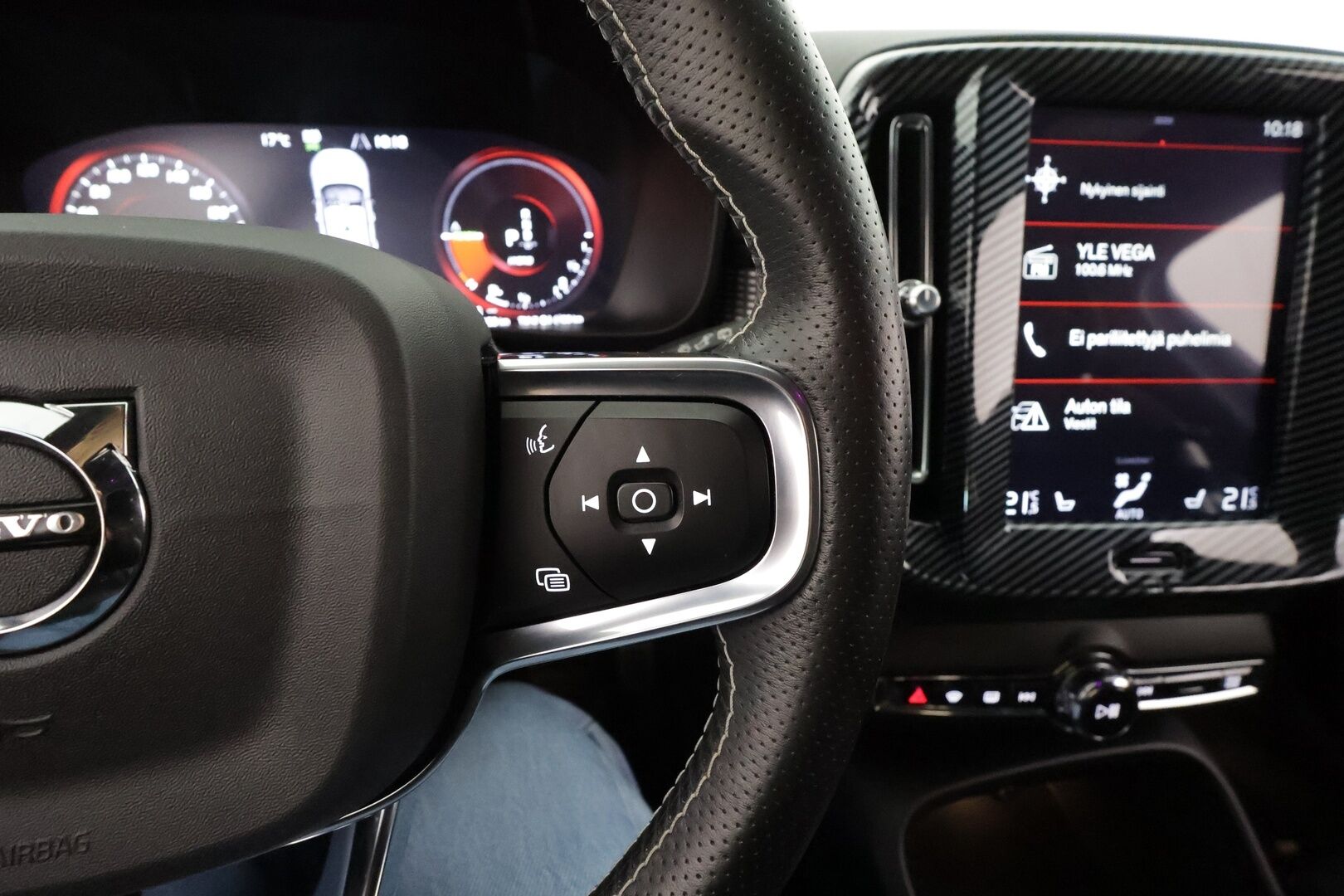 Volvo XC40 2021 T5 TwE Business R-Design aut * ACC / Kamera / Webasto / Sähköluukku / KeylessGo / BLIS * - Akku kuntotarkastettu / Jakohihna vaihdettu / 2x Latauskaapelit