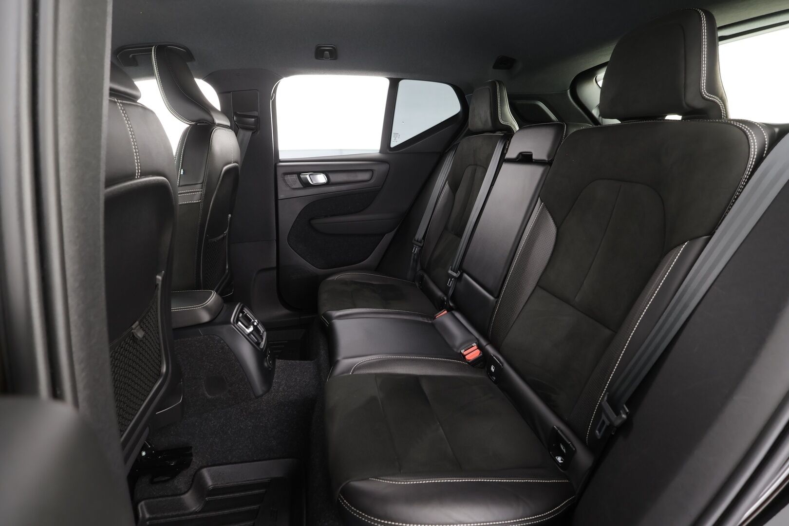 Volvo XC40 2021 T5 TwE Business R-Design aut * ACC / Kamera / Webasto / Sähköluukku / KeylessGo / BLIS * - Akku kuntotarkastettu / Jakohihna vaihdettu / 2x Latauskaapelit