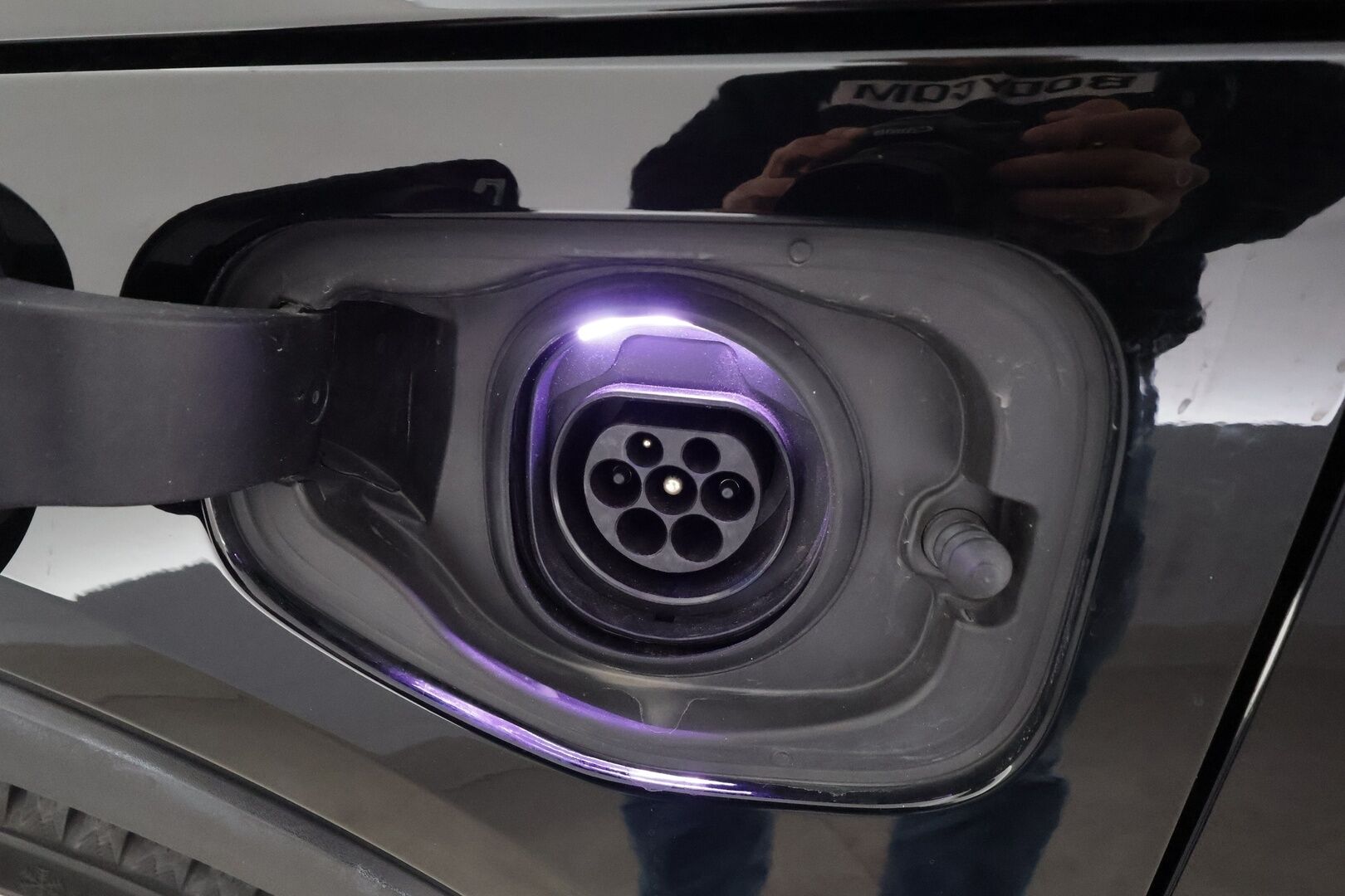 Volvo XC40 2021 T5 TwE Business R-Design aut * ACC / Kamera / Webasto / Sähköluukku / KeylessGo / BLIS * - Akku kuntotarkastettu / Jakohihna vaihdettu / 2x Latauskaapelit