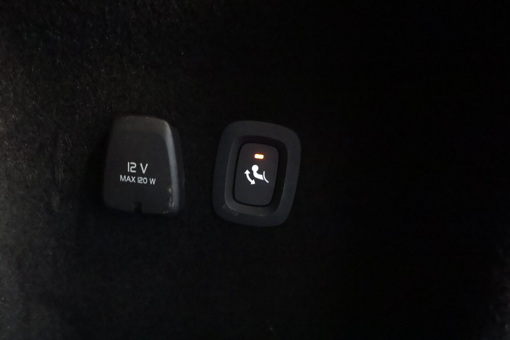 Volvo V60 2021 T8 TwE AWD R-Design aut * ACC / P.kamera / Muistipenkki / Webasto / BLIS / Koukku / Sporttipenkit / KeylessGo * - Kahdet renkaat aluvanteilla / Akku kuntotarkastettu / Merkkihuollettu