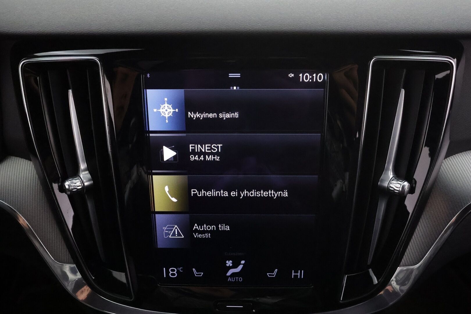 Volvo V60 2021 T8 TwE AWD R-Design aut * ACC / P.kamera / Muistipenkki / Webasto / BLIS / Koukku / Sporttipenkit / KeylessGo * - Kahdet renkaat aluvanteilla / Akku kuntotarkastettu / Merkkihuollettu