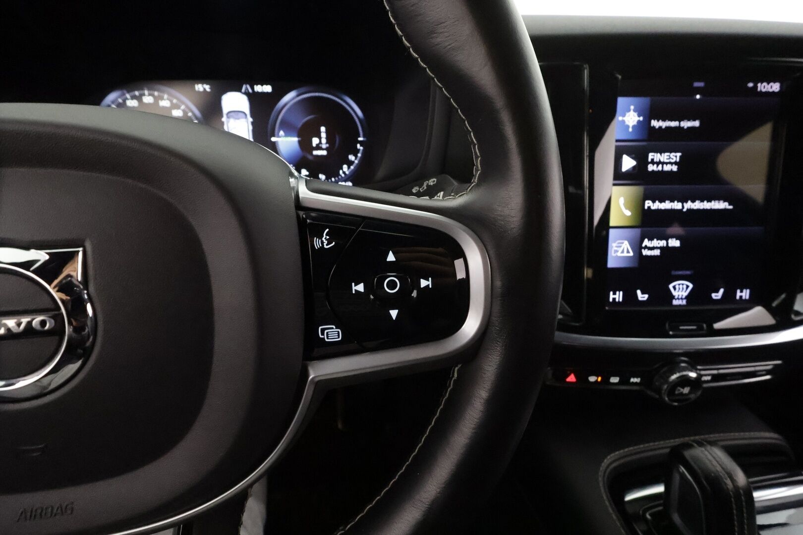 Volvo V60 2021 T8 TwE AWD R-Design aut * ACC / P.kamera / Muistipenkki / Webasto / BLIS / Koukku / Sporttipenkit / KeylessGo * - Kahdet renkaat aluvanteilla / Akku kuntotarkastettu / Merkkihuollettu