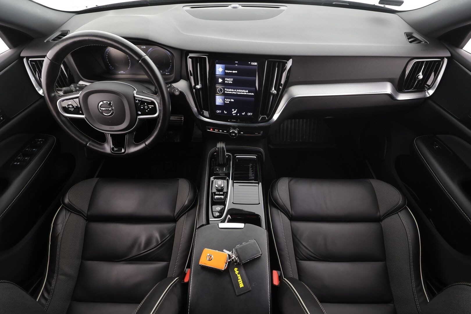 Volvo V60 2021 T8 TwE AWD R-Design aut * ACC / P.kamera / Muistipenkki / Webasto / BLIS / Koukku / Sporttipenkit / KeylessGo * - Kahdet renkaat aluvanteilla / Akku kuntotarkastettu / Merkkihuollettu