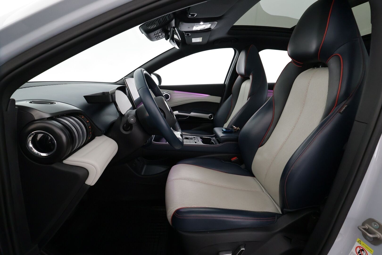 BYD Atto 3 2022 Design - | ILP | 360 | ACC | Sähköpenkit | Panorama | LED | Kaistavahti | Katveavustin | Navi | Keyless | 2x Latauskaapelit |