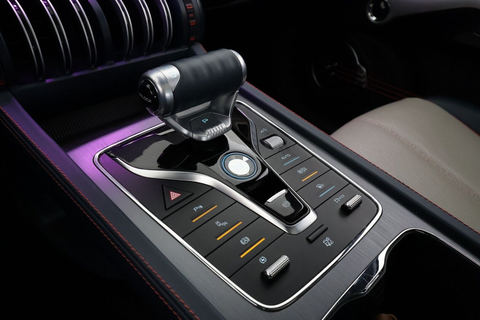 BYD Atto 3 2022 Design - | ILP | 360 | ACC | Sähköpenkit | Panorama | LED | Kaistavahti | Katveavustin | Navi | Keyless | 2x Latauskaapelit |