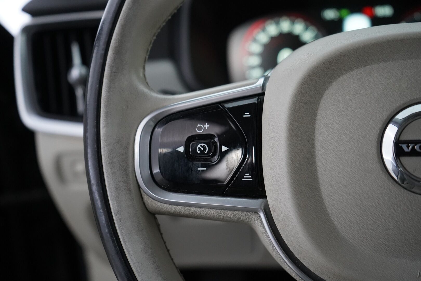 Volvo V90 2017 D4 AWD Inscription aut. *Polestar / HUD / ACC / 360° / Webasto / Muistipenkki / Keyless / Koukku* - Juuri saapunut! / Juuri huollettu / Polestar / Kahdet OEM vanteet / Huippuvarusteet 