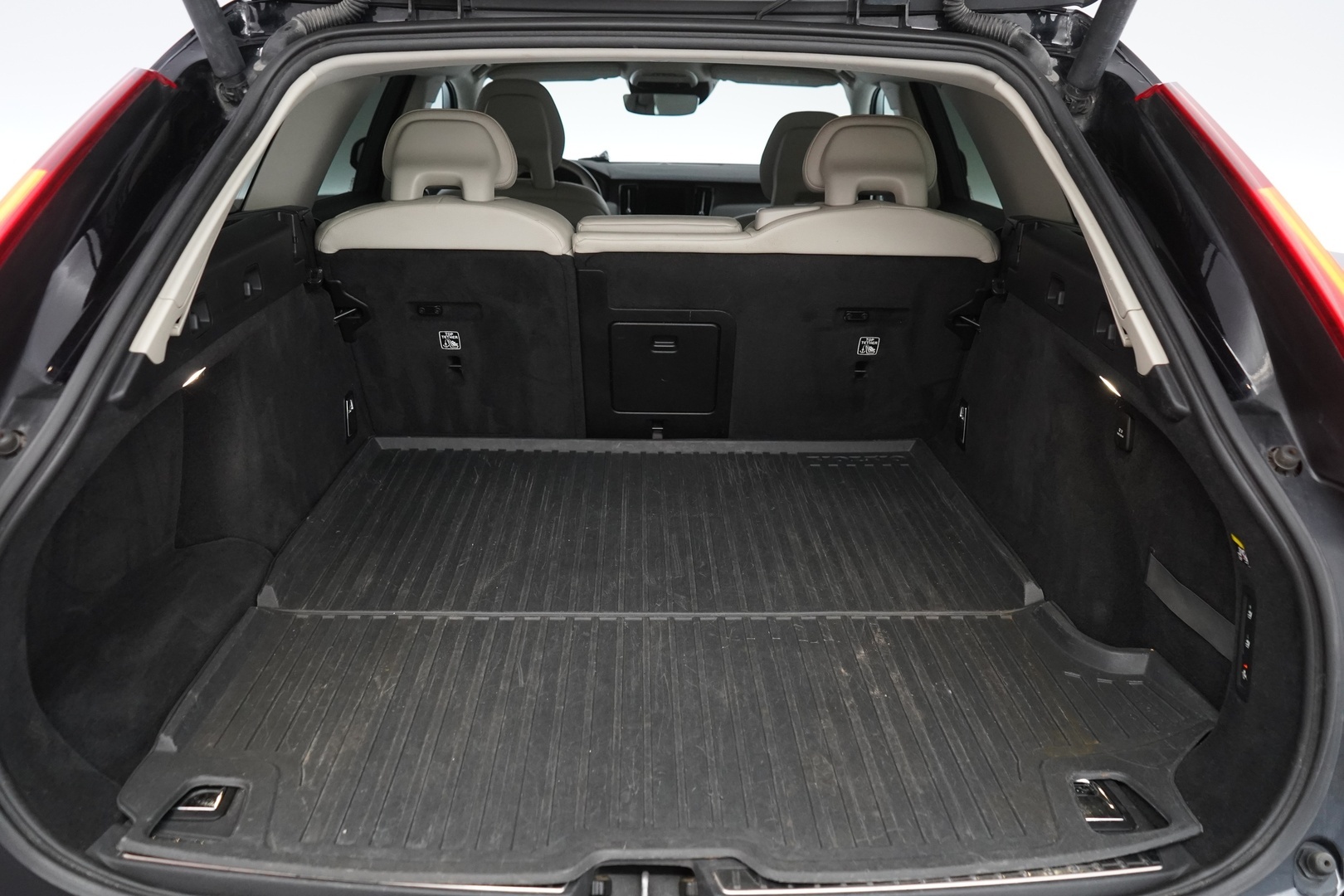 Volvo V90 2017 D4 AWD Inscription aut. *Polestar / HUD / ACC / 360° / Webasto / Muistipenkki / Keyless / Koukku* - Polestar / Kahdet OEM vanteet / Huippuvarusteet / Viimeisin huolto 241tkm