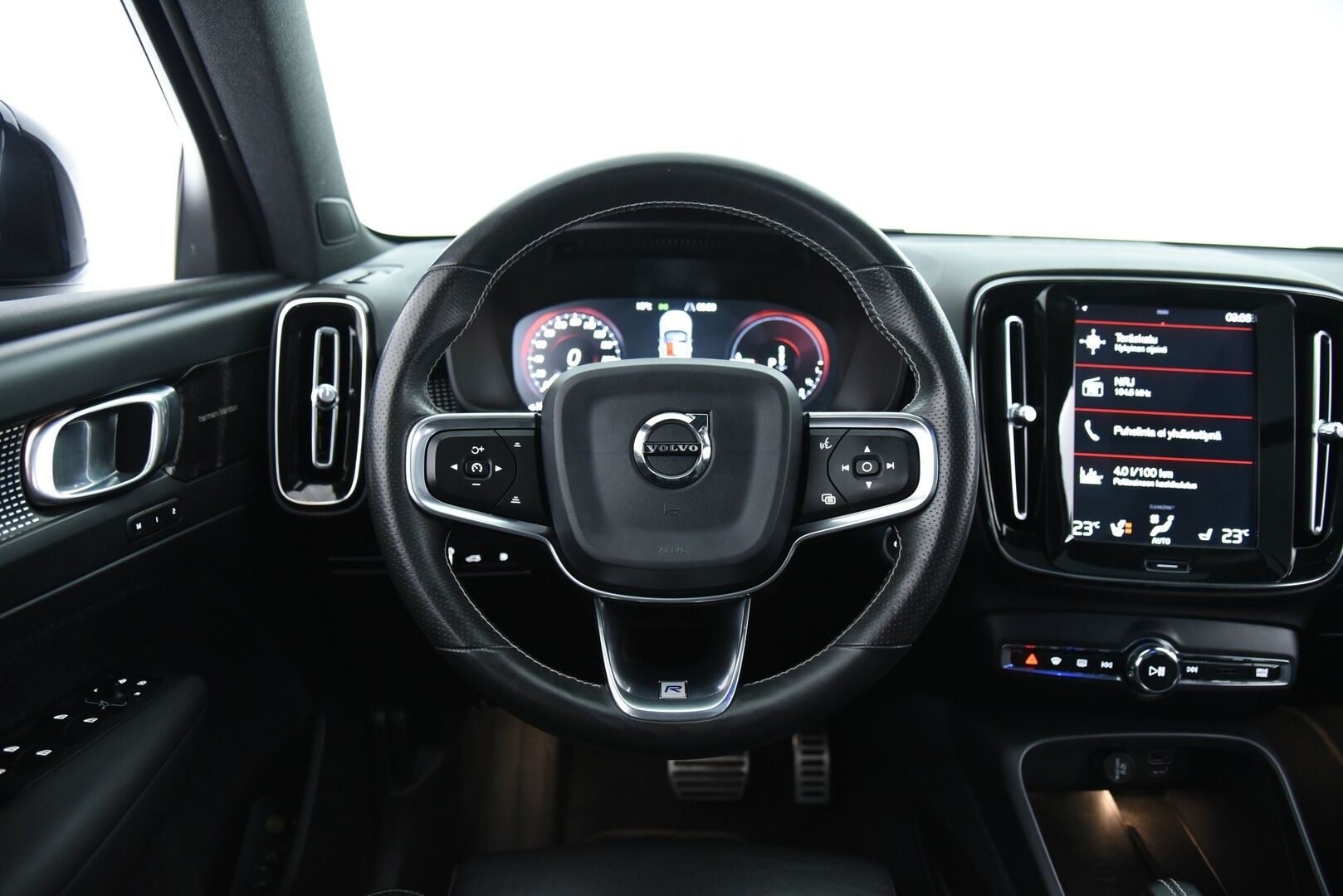 Volvo XC40 2020 T5 Twin Engine R-Design Business aut. / Adapt.Vakkari / Panorama / Muistipenkki / H&K / BLIS / P.Kamera / Navi - Merkkihuollettu / Keyless / Apple&Android / Digimittaristo