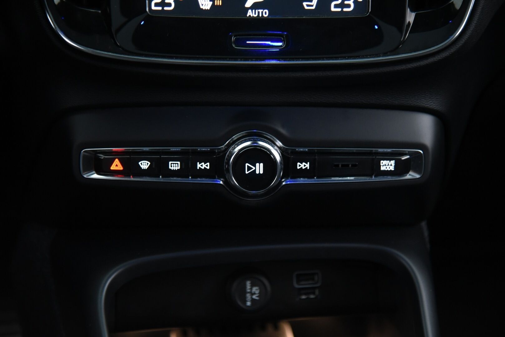 Volvo XC40 2020 T5 Twin Engine R-Design Business aut. / Adapt.Vakkari / Panorama / Muistipenkki / H&K / BLIS / P.Kamera / Navi - Merkkihuollettu / Keyless / Apple&Android / Digimittaristo