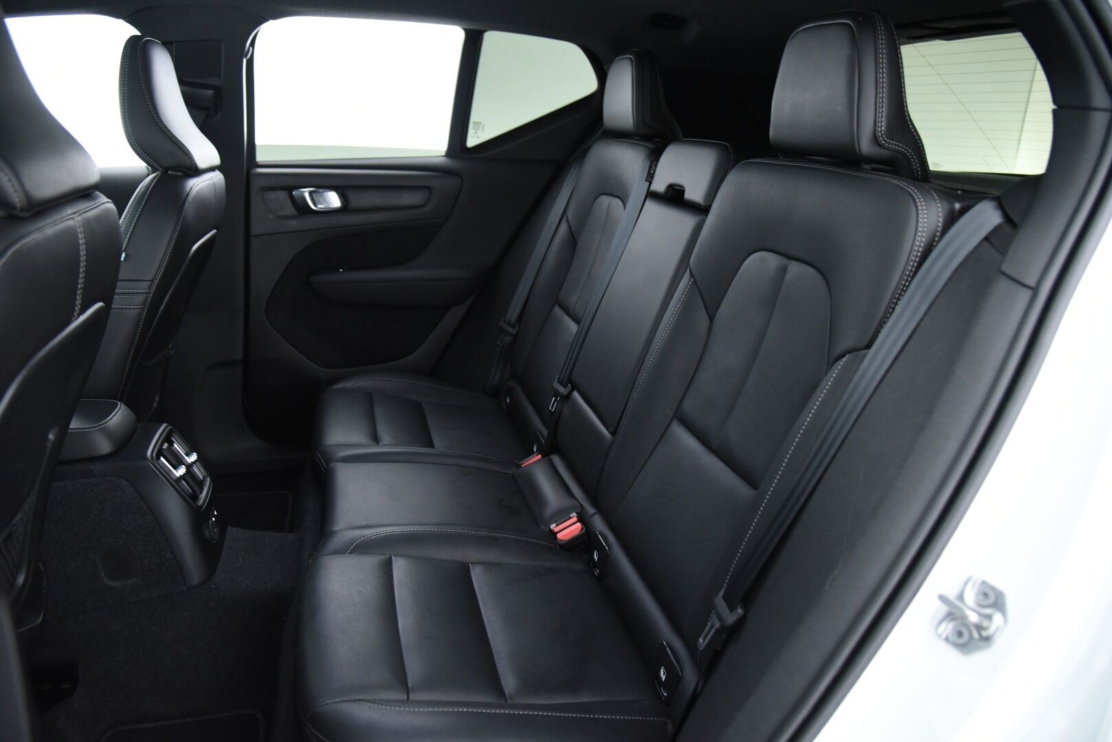Volvo XC40 2020 T5 Twin Engine R-Design Business aut. / Adapt.Vakkari / Panorama / Muistipenkki / H&K / BLIS / P.Kamera / Navi - Merkkihuollettu / Keyless / Apple&Android / Digimittaristo