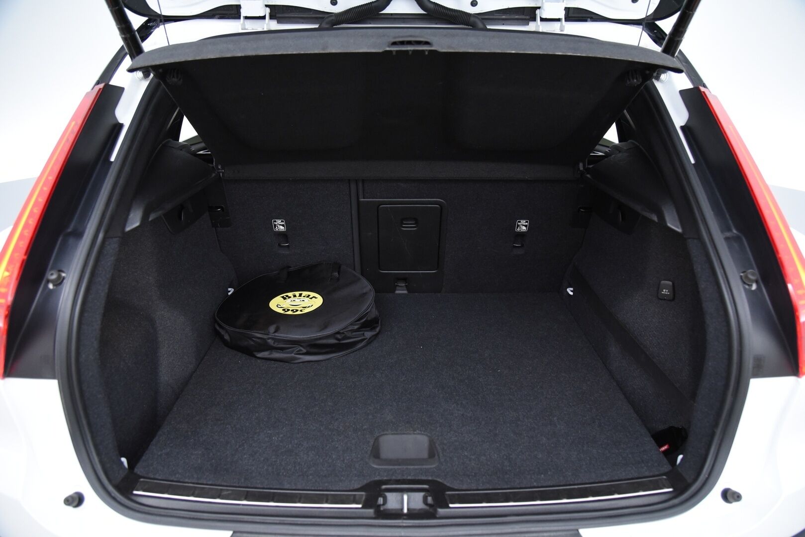 Volvo XC40 2020 T5 Twin Engine R-Design Business aut. / Adapt.Vakkari / Panorama / Muistipenkki / H&K / BLIS / P.Kamera / Navi - Merkkihuollettu / Keyless / Apple&Android / Digimittaristo