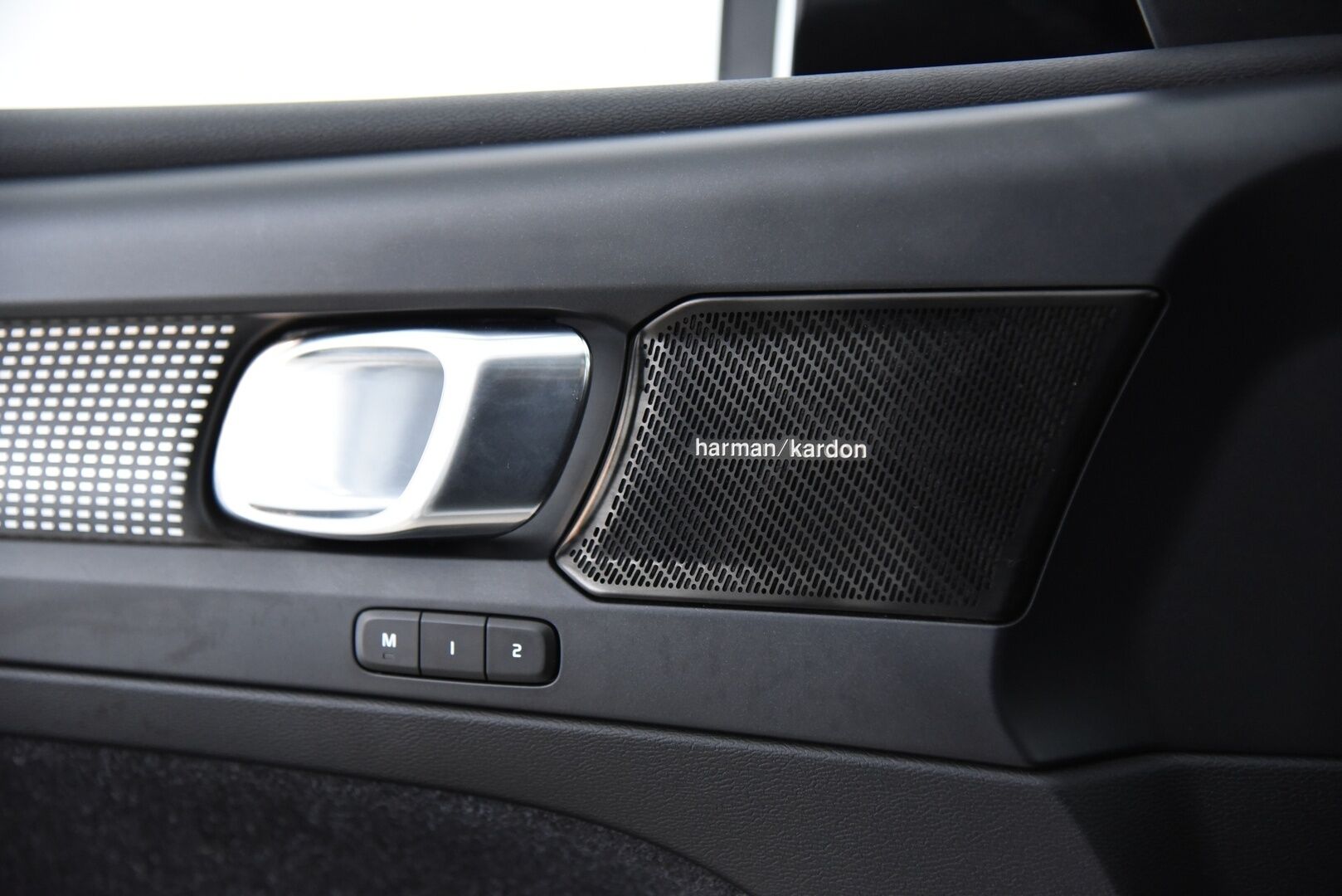Volvo XC40 2020 T5 Twin Engine R-Design Business aut. / Adapt.Vakkari / Panorama / Muistipenkki / H&K / BLIS / P.Kamera / Navi - Merkkihuollettu / Keyless / Apple&Android / Digimittaristo