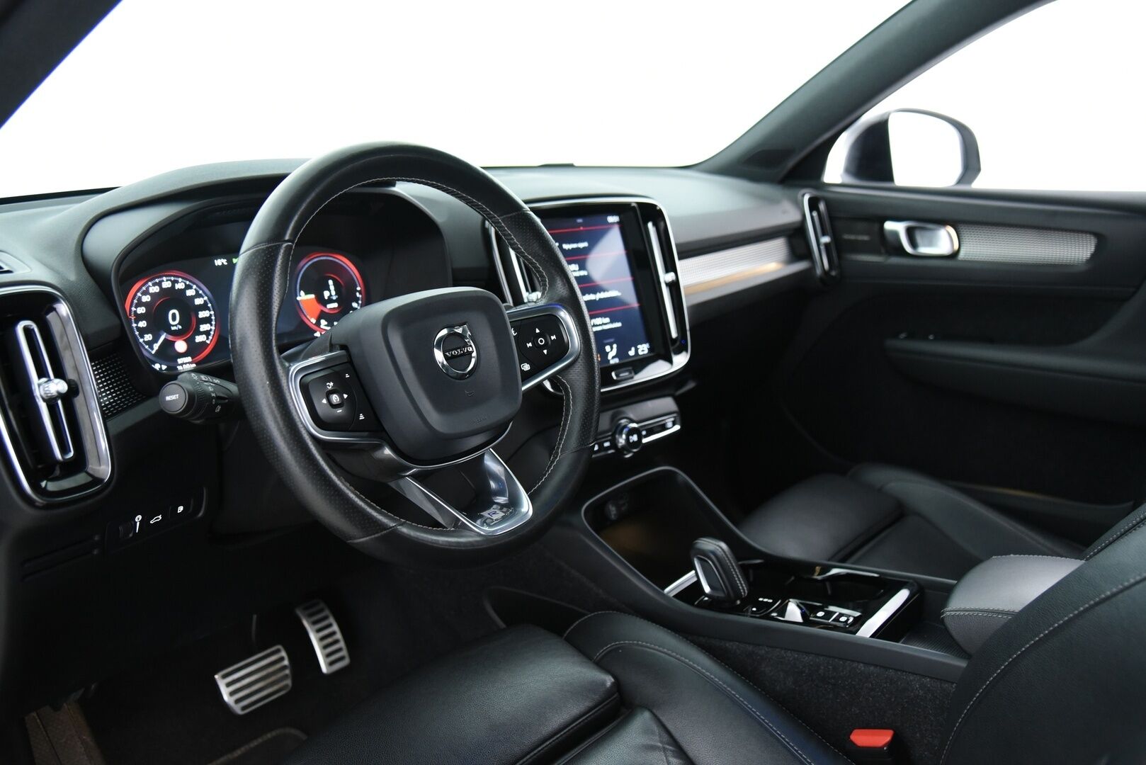 Volvo XC40 2020 T5 Twin Engine R-Design Business aut. / Adapt.Vakkari / Panorama / Muistipenkki / H&K / BLIS / P.Kamera / Navi - Merkkihuollettu / Keyless / Apple&Android / Digimittaristo