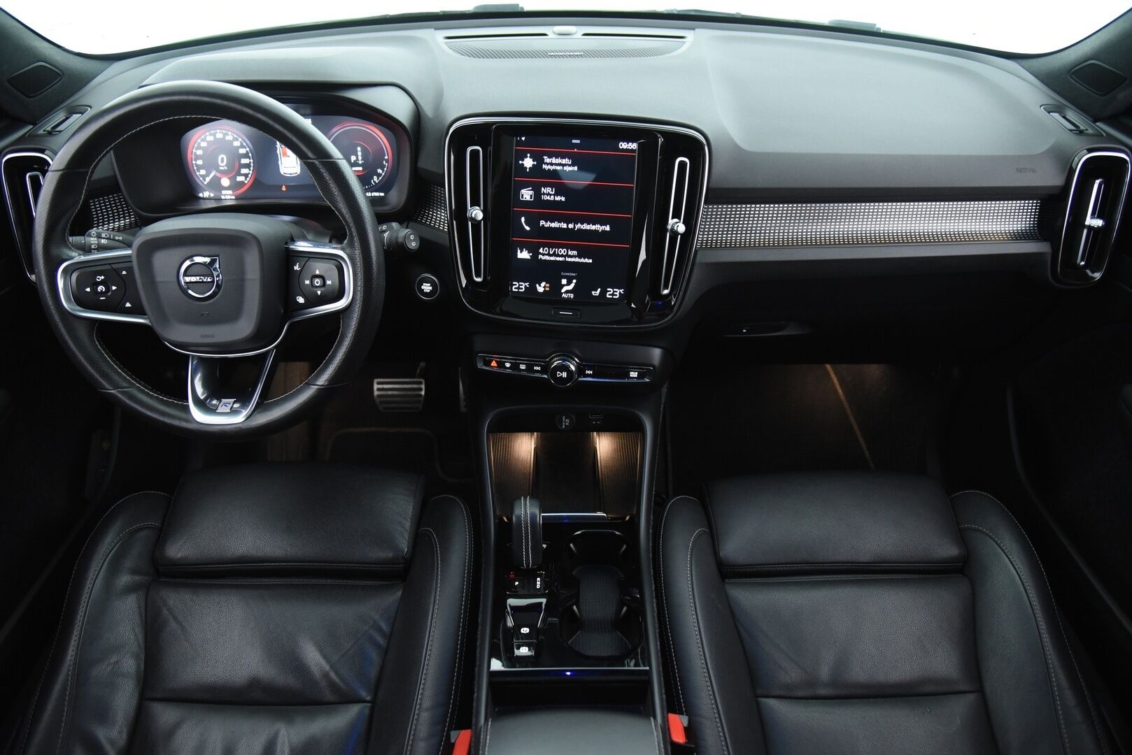 Volvo XC40 2020 T5 Twin Engine R-Design Business aut. / Adapt.Vakkari / Panorama / Muistipenkki / H&K / BLIS / P.Kamera / Navi - Merkkihuollettu / Keyless / Apple&Android / Digimittaristo