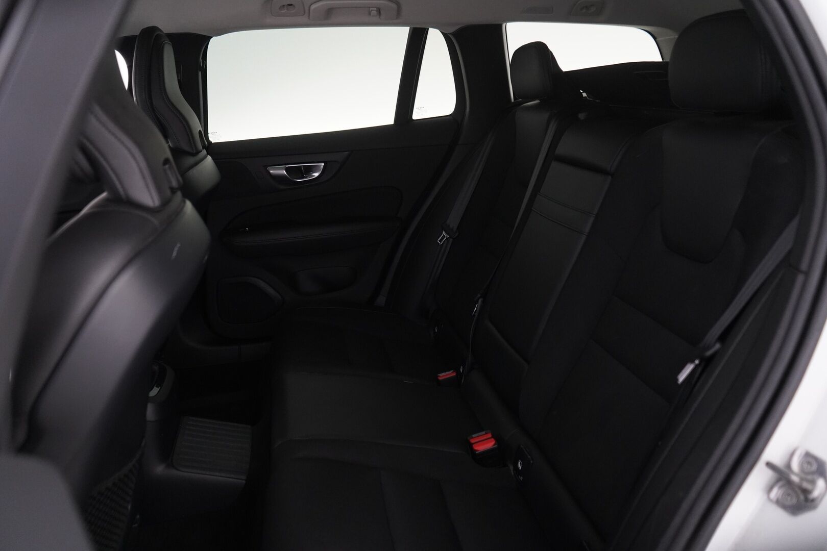 Volvo V60 2020 T6 TwE AWD Momentum Advanced aut. * ACC / Webasto / Kaistavahti / Keyless / Sähköluukku * - Hihna juuri vaihdettu / 2x vanteet ja renkaat!