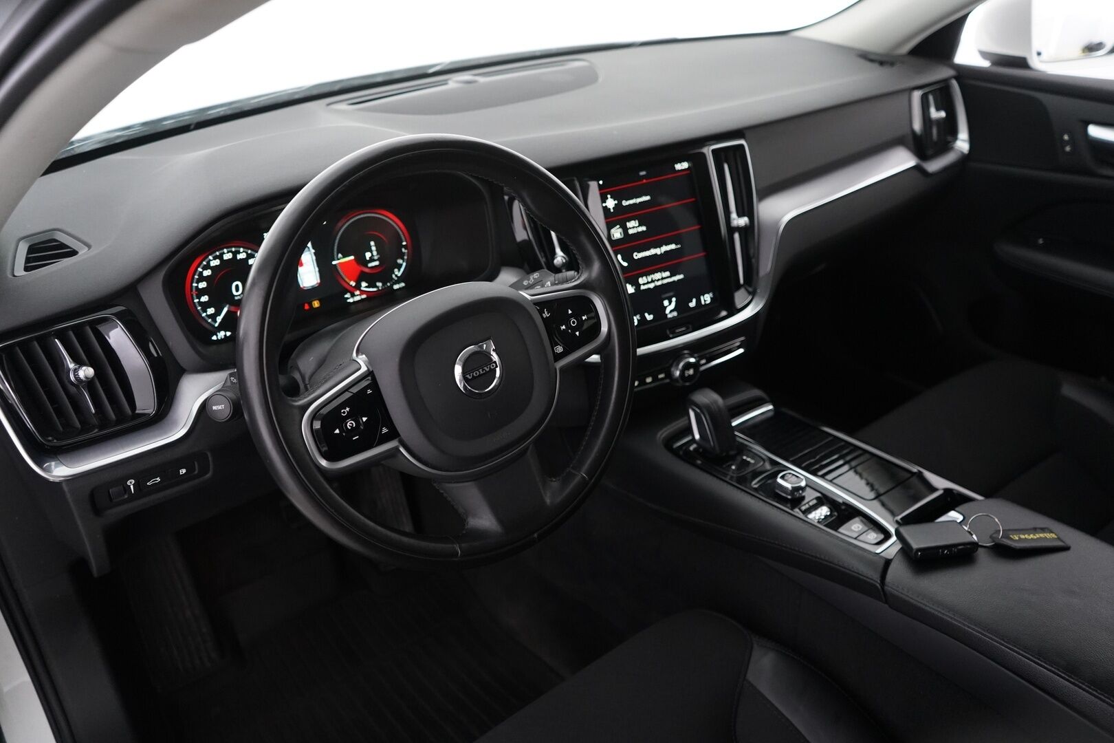 Volvo V60 2020 T6 TwE AWD Momentum Advanced aut. * ACC / Webasto / Kaistavahti / Keyless / Sähköluukku * - Hihna juuri vaihdettu / 2x vanteet ja renkaat!