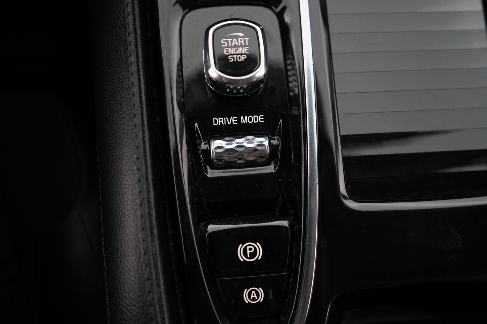 Volvo V60 2020 T6 TwE AWD Momentum Advanced aut. * ACC / Webasto / Kaistavahti / Keyless / Sähköluukku * - Hihna juuri vaihdettu / 2x vanteet ja renkaat!