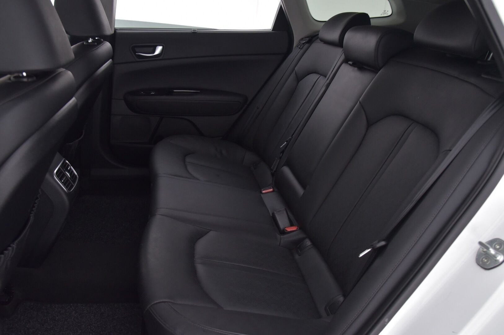 KIA OPTIMA 2018 2,0 GDI PHEV Business Premium SW A/T - | Suomi- Auto | Adapt.vakkari | Harman & Kardon | Avaimeton avaus & käynnistys | Android Auto | Apple Car Play | Peruutuskamera | Merkkiliikkeet huoltokirja | Ilmastoidut nahkapenkit |