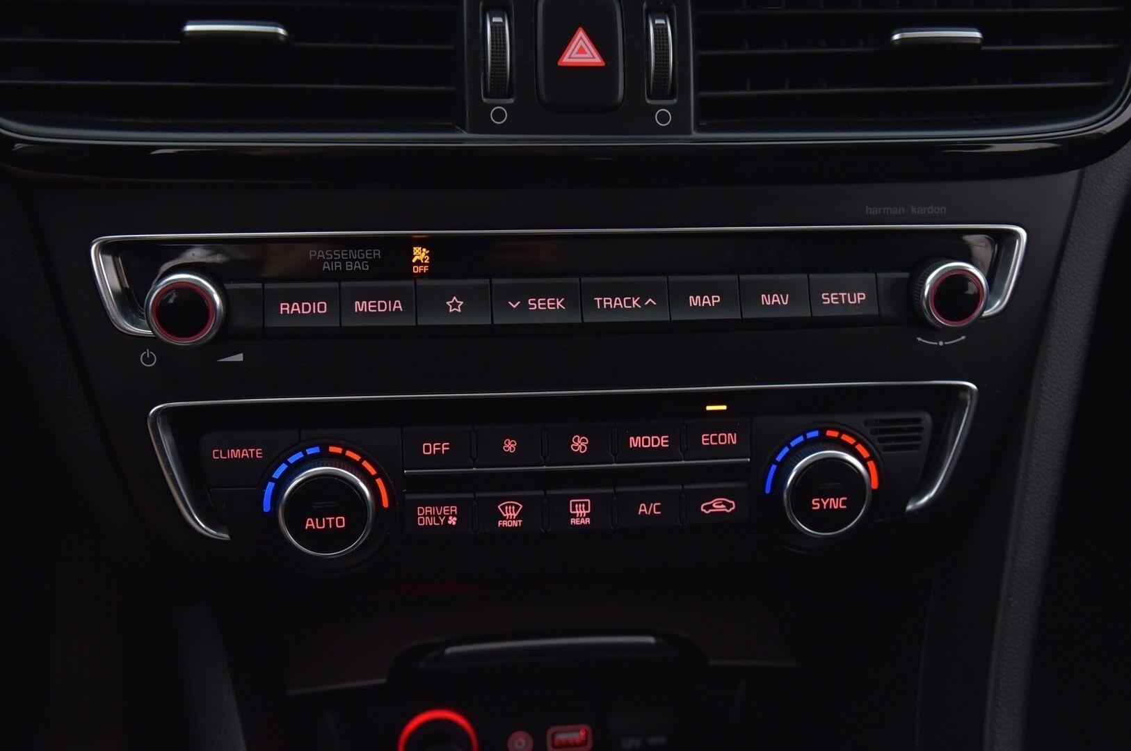 KIA OPTIMA 2018 2,0 GDI PHEV Business Premium SW A/T - | Suomi- Auto | Adapt.vakkari | Harman & Kardon | Avaimeton avaus & käynnistys | Android Auto | Apple Car Play | Peruutuskamera | Merkkiliikkeet huoltokirja | Ilmastoidut nahkapenkit |