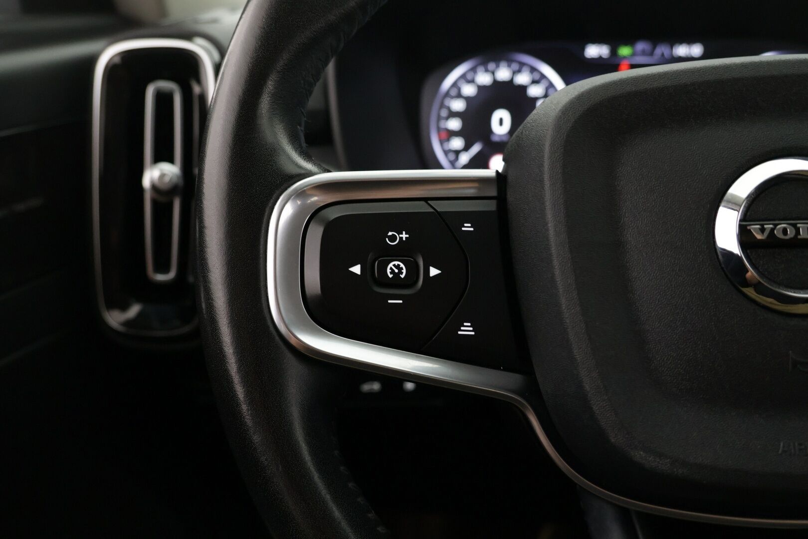 Volvo XC40 2021 T4 TwE Business Inscription Expression aut. - Adapt.Vakkari | Webasto | H&K | Kaistavahti | Katveavustin | P.Kamera | Navi | KeylessGo | Koukku