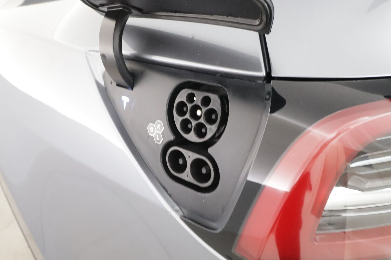 Tesla Model Y 2023 Performance - | Koukku | ILP | Lasikatto | Premium Audio | Matrix LED | P.Kamera | Mustat nahat | Ratinlämmitin | ALV | 1.Om Suomi-auto | Kahdet renkaat aluvanteilla | 