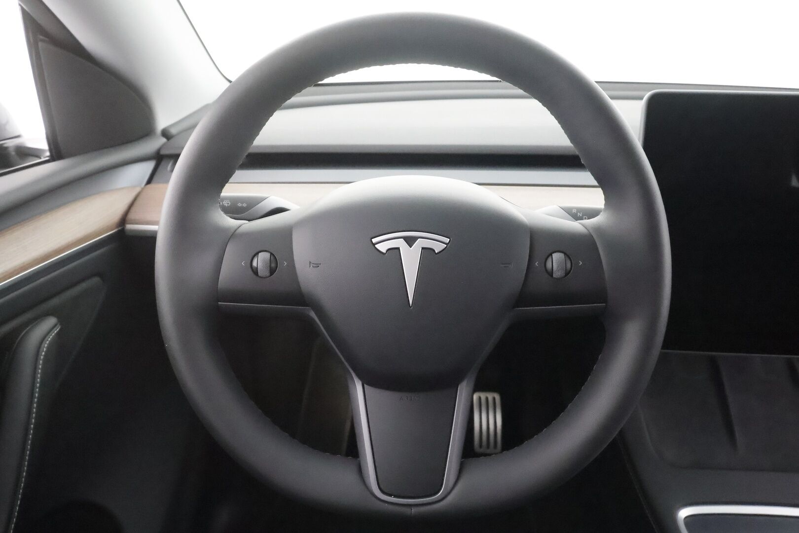 Tesla Model Y 2023 Performance - | Koukku | ILP | Lasikatto | Premium Audio | Matrix LED | P.Kamera | Mustat nahat | Ratinlämmitin | ALV | 1.Om Suomi-auto | Kahdet renkaat aluvanteilla | 