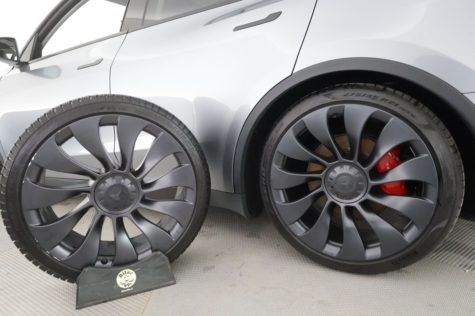 Tesla Model Y 2023 Performance - | Koukku | ILP | Lasikatto | Premium Audio | Matrix LED | P.Kamera | Mustat nahat | Ratinlämmitin | ALV | 1.Om Suomi-auto | Kahdet renkaat aluvanteilla | 