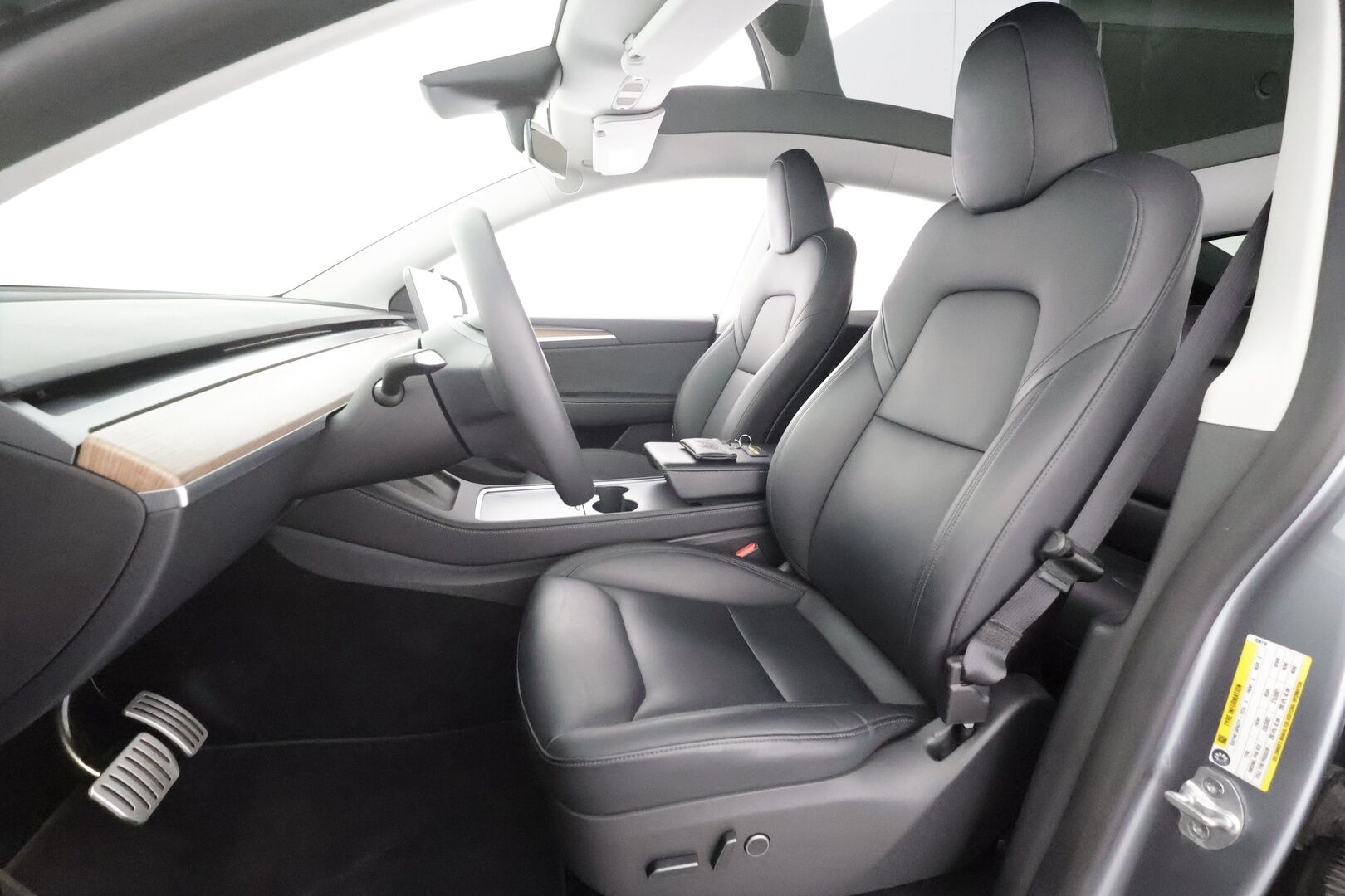 Tesla Model Y 2023 Performance - | Koukku | ILP | Lasikatto | Premium Audio | Matrix LED | P.Kamera | Mustat nahat | Ratinlämmitin | ALV | 1.Om Suomi-auto | Kahdet renkaat aluvanteilla | 