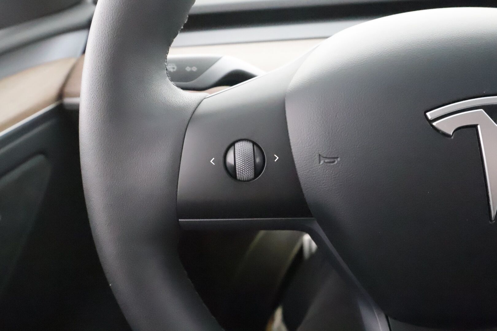 Tesla Model Y 2023 Performance - | Koukku | ILP | Lasikatto | Premium Audio | Matrix LED | P.Kamera | Mustat nahat | Ratinlämmitin | ALV | 1.Om Suomi-auto | Kahdet renkaat aluvanteilla | 