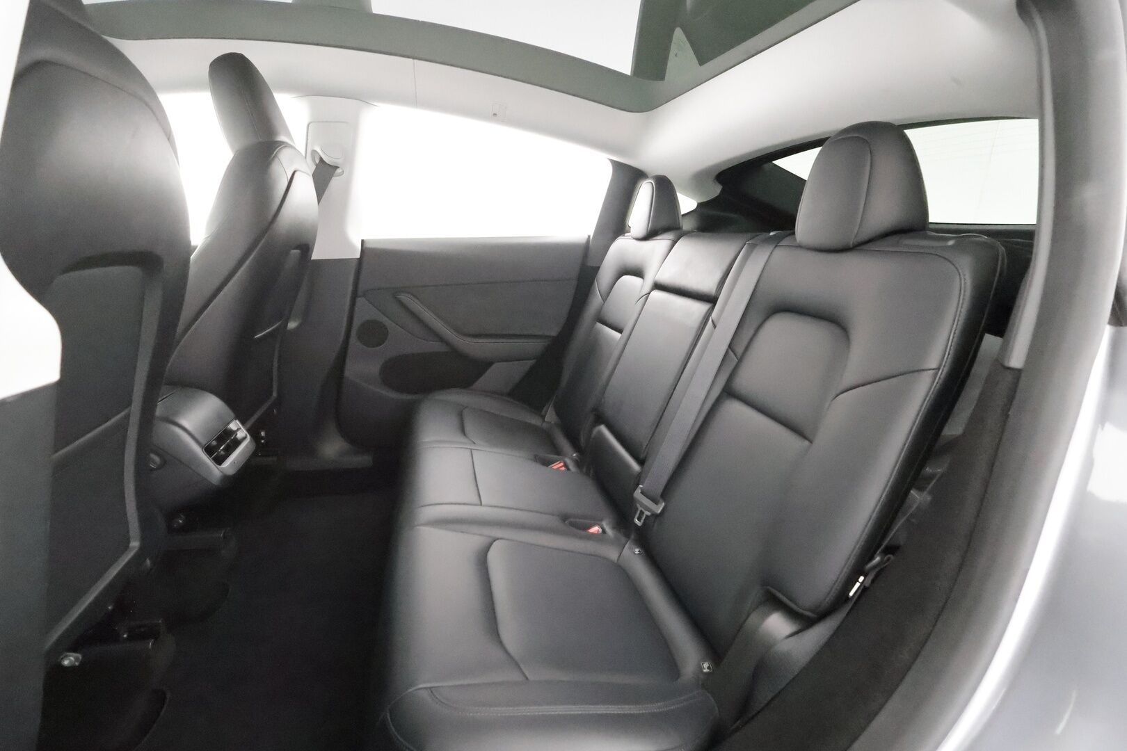 Tesla Model Y 2023 Performance - | Koukku | ILP | Lasikatto | Premium Audio | Matrix LED | P.Kamera | Mustat nahat | Ratinlämmitin | ALV | 1.Om Suomi-auto | Kahdet renkaat aluvanteilla | 