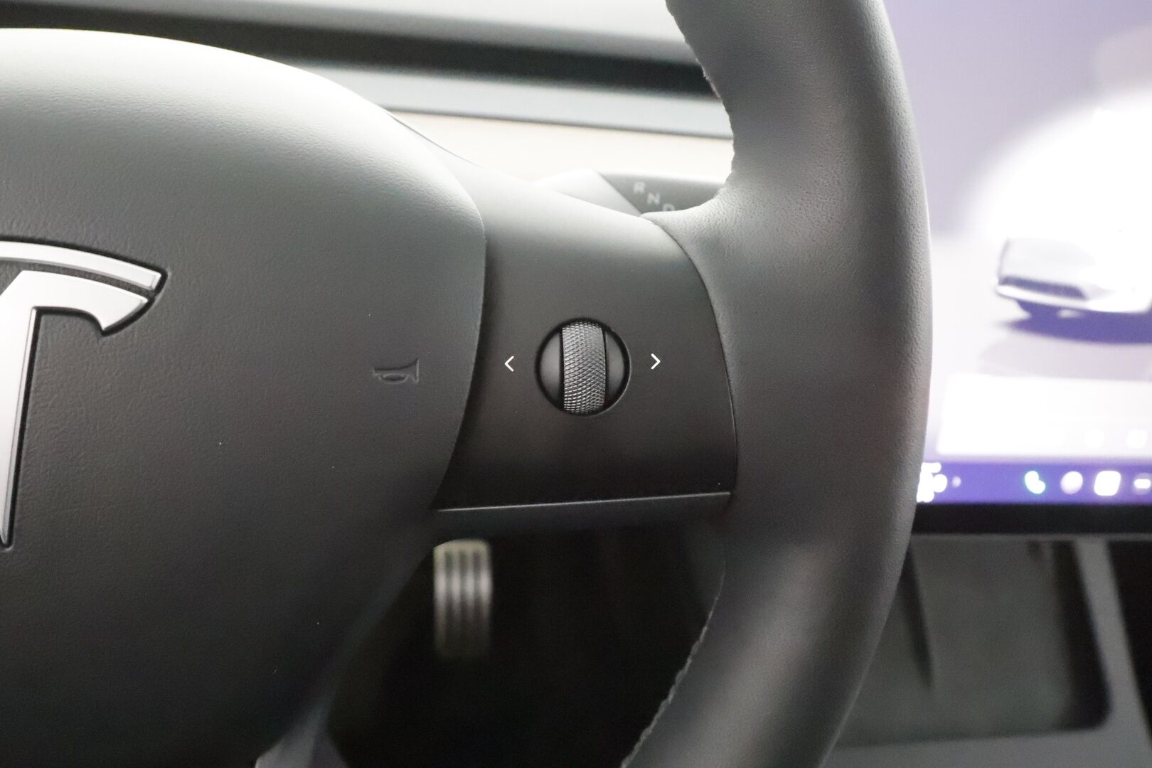 Tesla Model Y 2023 Performance - | Koukku | ILP | Lasikatto | Premium Audio | Matrix LED | P.Kamera | Mustat nahat | Ratinlämmitin | ALV | 1.Om Suomi-auto | Kahdet renkaat aluvanteilla | 