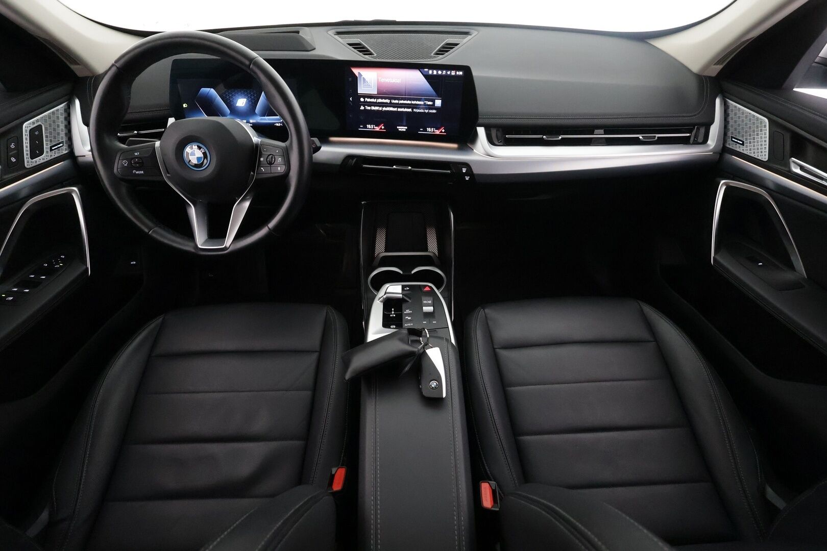 BMW iX1 2024 U11 30 xDrive Charged Plus - | ACC | Lisälämmitin | Koukku | H/K | 360-Kamera | HUD | Widescreen | Muistipenkki | Comfort access | Apple&Android | 1.Om Suomi-auto | Kahdet renkaat | Merkkihuollettu |