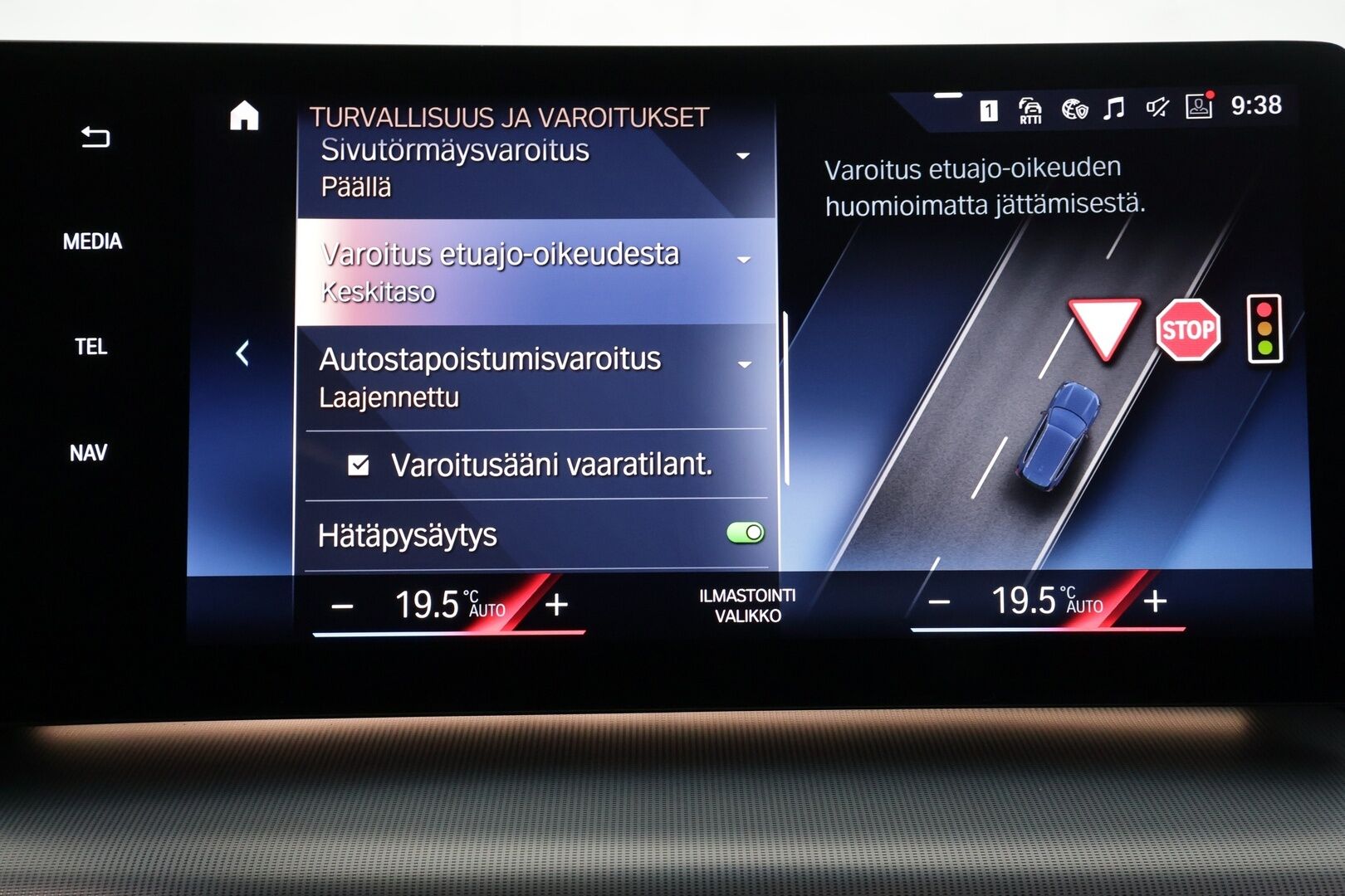 BMW iX1 2024 U11 30 xDrive Charged Plus - | ACC | Lisälämmitin | Koukku | H/K | 360-Kamera | HUD | Widescreen | Muistipenkki | Comfort access | Apple&Android | 1.Om Suomi-auto | Kahdet renkaat | Merkkihuollettu |