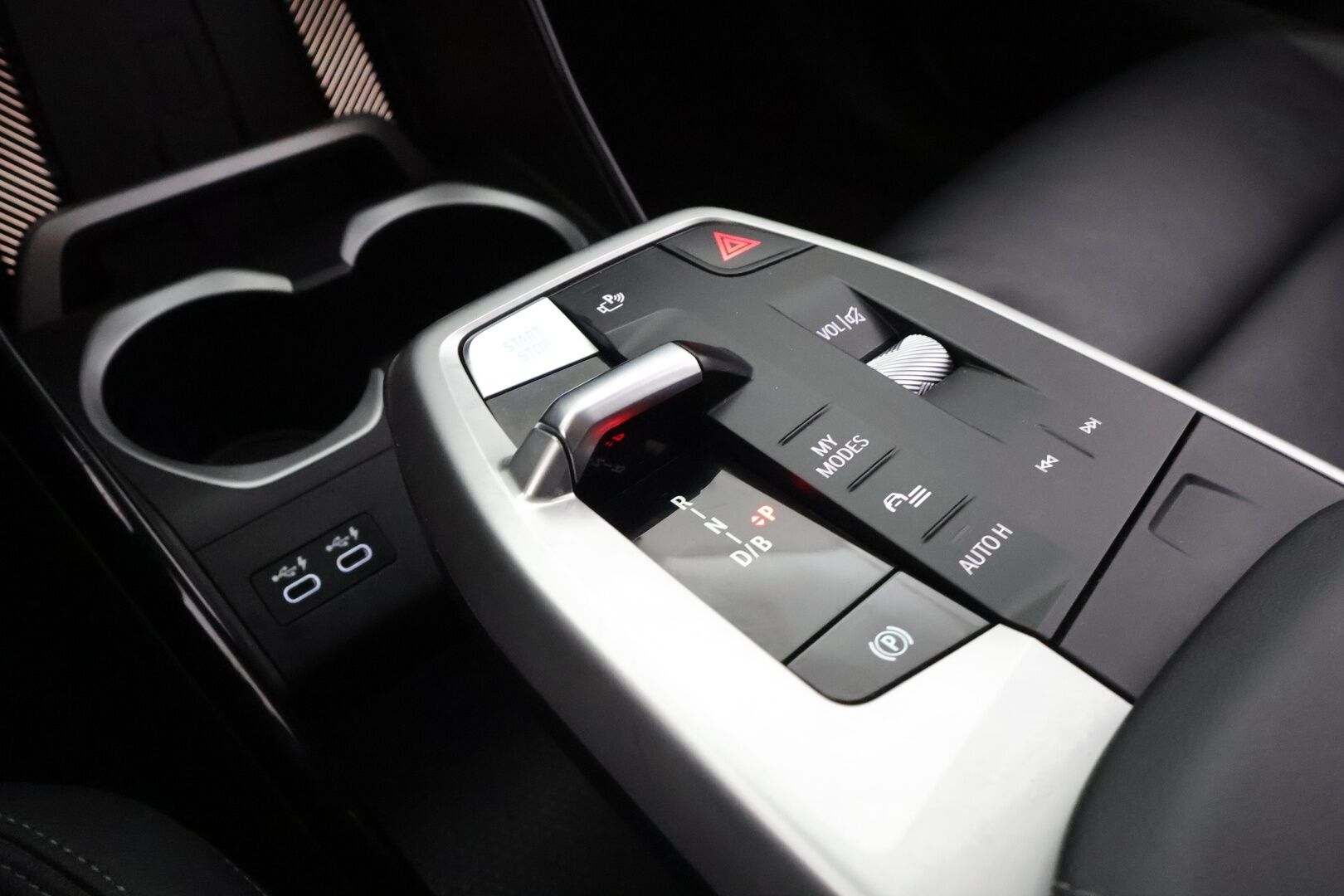BMW iX1 2024 U11 30 xDrive Charged Plus - | ACC | Lisälämmitin | Koukku | H/K | 360-Kamera | HUD | Widescreen | Muistipenkki | Comfort access | Apple&Android | 1.Om Suomi-auto | Kahdet renkaat | Merkkihuollettu |