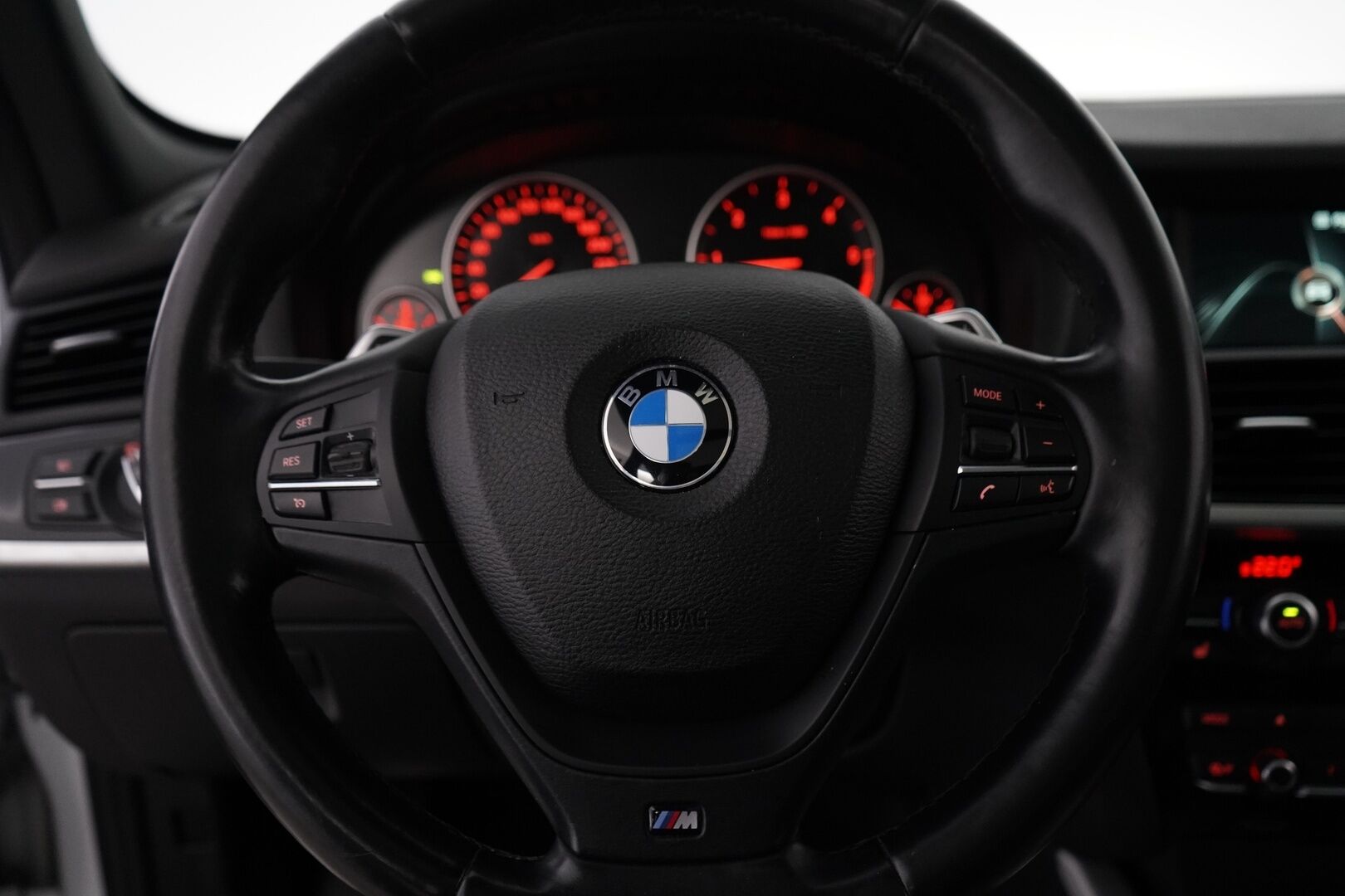 BMW X3 2015 F25 xDrive20d TwinPower Turbo A Business M-Sport * Panorama / Harman&Kardon / Vetokoukku / Prof.Navi / Sporttipenkit * - Huippuvarusteltu / Ei AdBlueta / Viimeisin huolto 147tkm