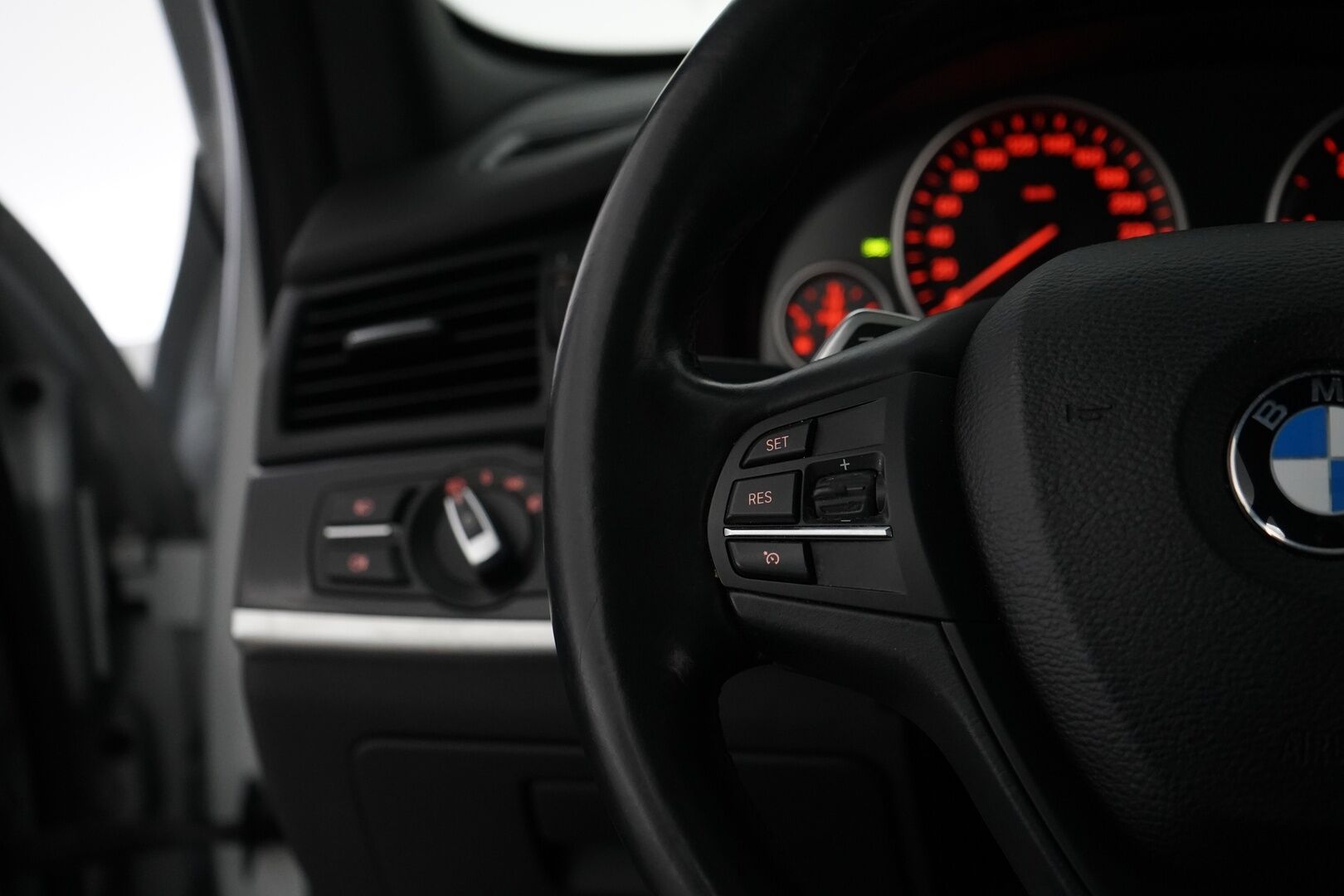 BMW X3 2015 F25 xDrive20d TwinPower Turbo A Business M-Sport * Panorama / Harman&Kardon / Vetokoukku / Prof.Navi / Sporttipenkit * - Huippuvarusteltu / Ei AdBlueta / Viimeisin huolto 147tkm