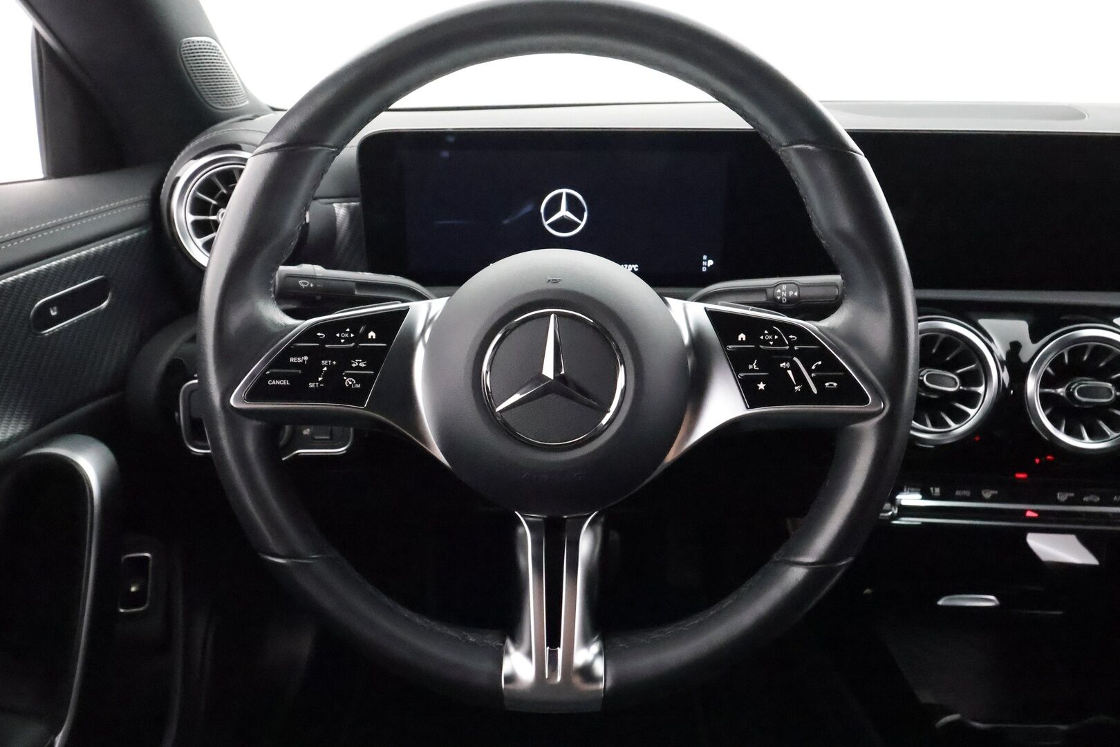 Mercedes-Benz CLA 2024 250 e A - | Distronic+ | Lisälämmitin | Widescreen | P.Kamera | Puolinahat | LED | Keyless | Apple&Android | Suomi-auto | Kahdet Renkaat |