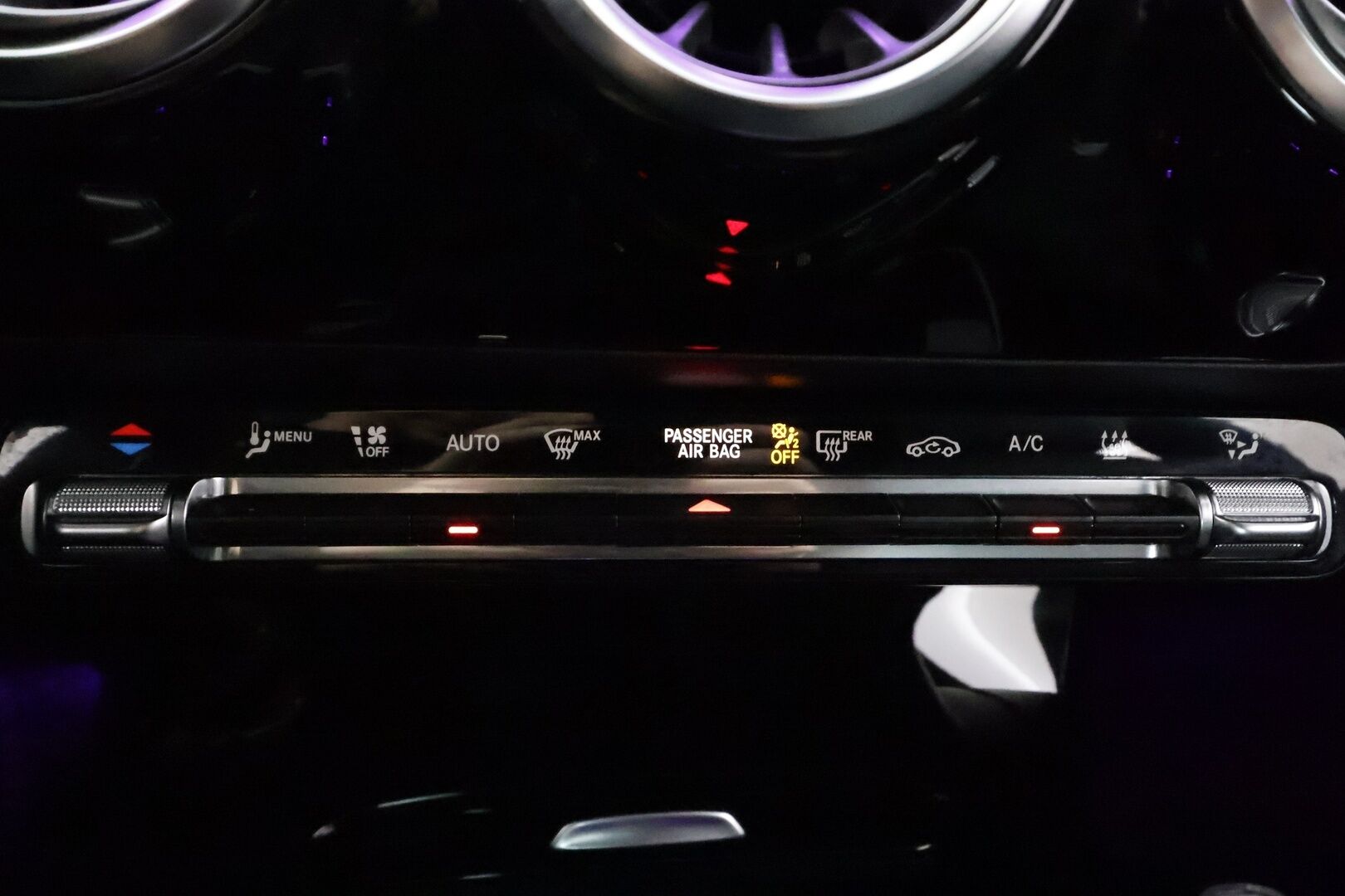 Mercedes-Benz CLA 2024 250 e A - | Distronic+ | Lisälämmitin | Widescreen | P.Kamera | Puolinahat | LED | Keyless | Apple&Android | Suomi-auto | Kahdet Renkaat |