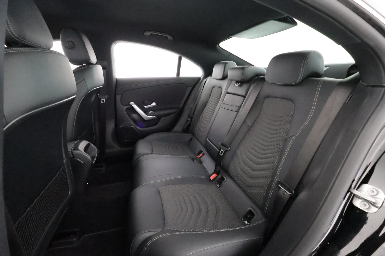 Mercedes-Benz CLA 2024 250 e A - | Distronic+ | Lisälämmitin | Widescreen | P.Kamera | Puolinahat | LED | Keyless | Apple&Android | Suomi-auto | Kahdet Renkaat |