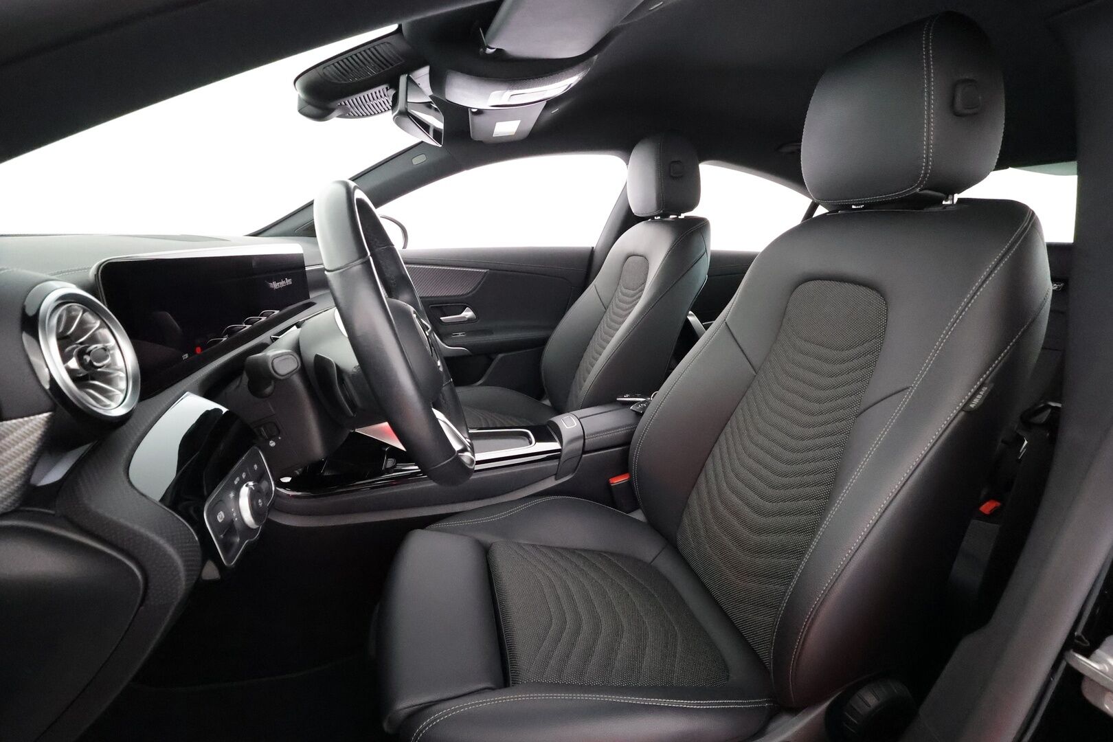 Mercedes-Benz CLA 2024 250 e A - | Distronic+ | Lisälämmitin | Widescreen | P.Kamera | Puolinahat | LED | Keyless | Apple&Android | Suomi-auto | Kahdet Renkaat |