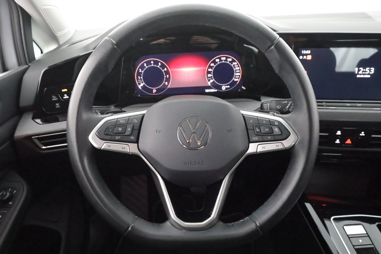 Volkswagen Golf 2024 Style Business 1,5 eTSI 110 kW (MHEV) DSG - | ACC | Webasto | LED | P.kamera | ErgoActive hierova istuin |