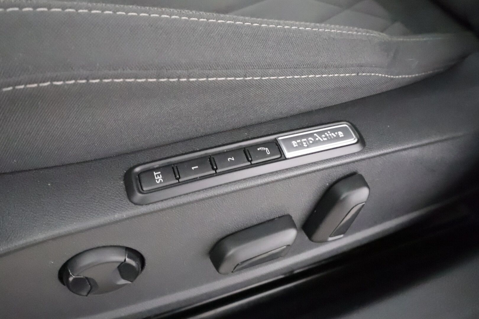 Volkswagen Golf 2024 Style Business 1,5 eTSI 110 kW (MHEV) DSG - | ACC | Webasto | LED | P.kamera | ErgoActive hierova istuin |