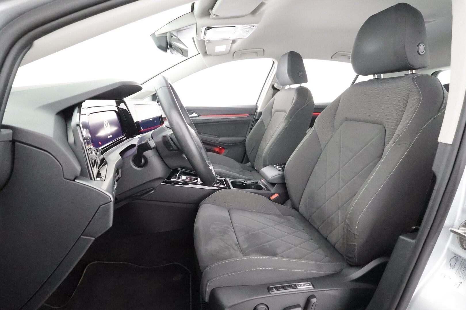 Volkswagen Golf 2024 Style Business 1,5 eTSI 110 kW (MHEV) DSG - | ACC | Webasto | LED | P.kamera | ErgoActive hierova istuin |
