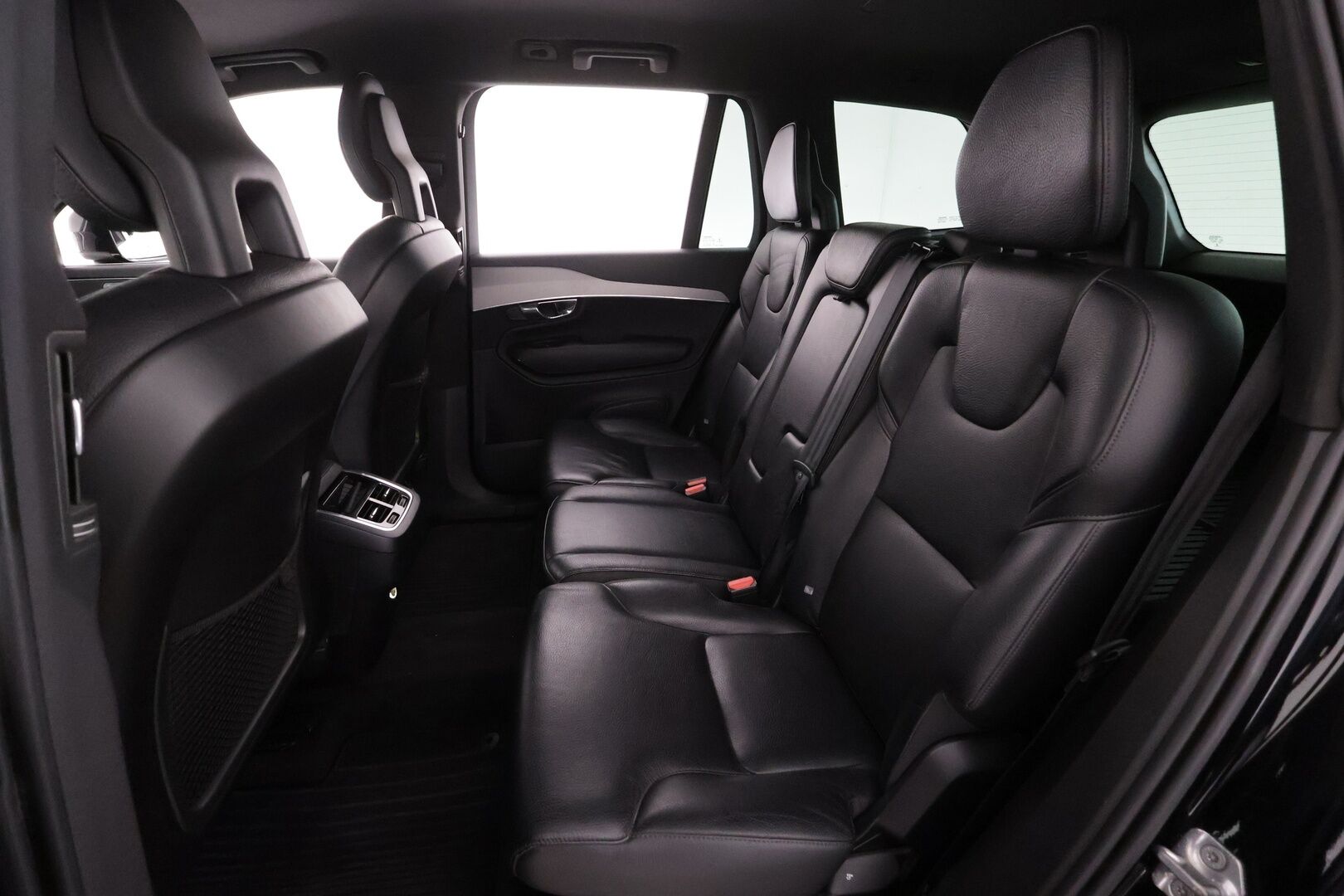 Volvo XC90 2017 D5 AWD Inscription aut * Webasto / Koukku / ACC / Full-LED / 360° / Sporttinahat Muistilla / Navi / Kaistavahti * - Kahdet renkaat 