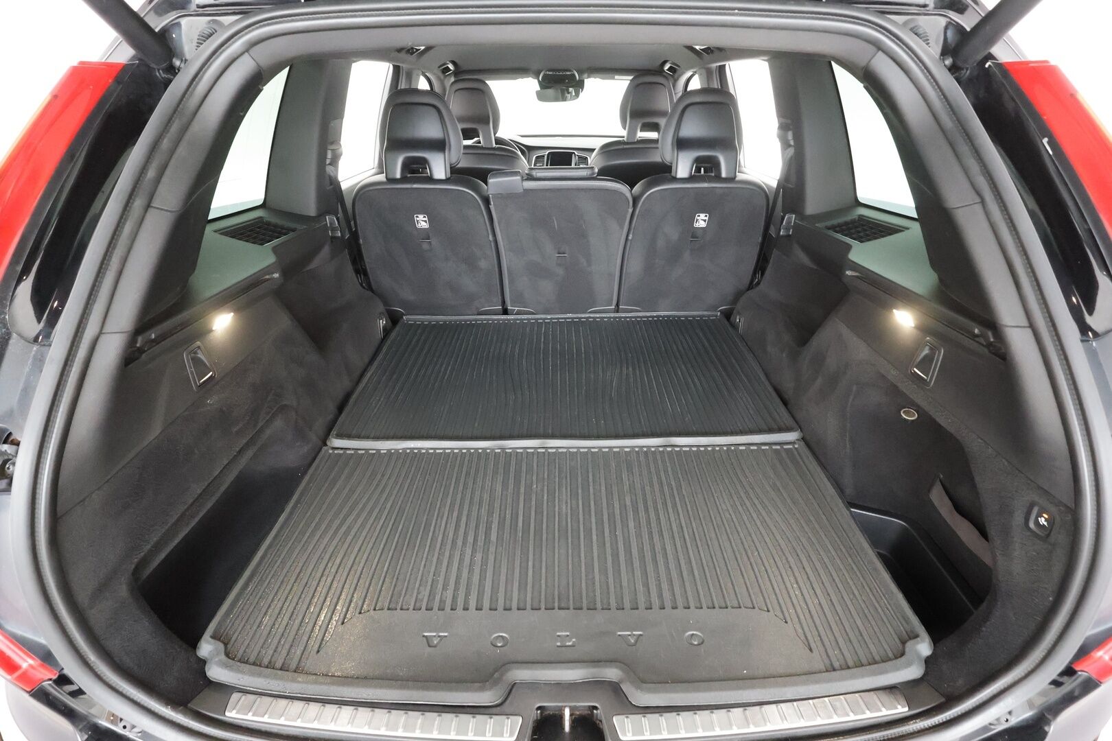 Volvo XC90 2017 D5 AWD Inscription aut * Webasto / Koukku / ACC / Full-LED / 360° / Sporttinahat Muistilla / Navi / Kaistavahti * - Kahdet renkaat 