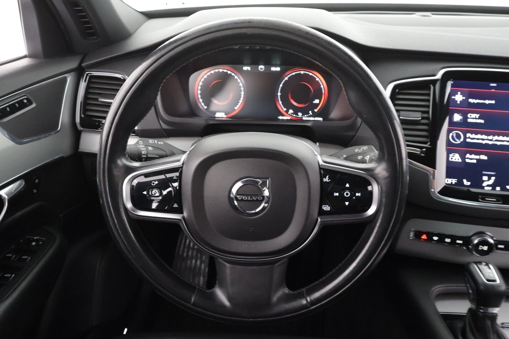 Volvo XC90 2017 D5 AWD Inscription aut * Webasto / Koukku / ACC / Full-LED / 360° / Sporttinahat Muistilla / Navi / Kaistavahti * - Kahdet renkaat 