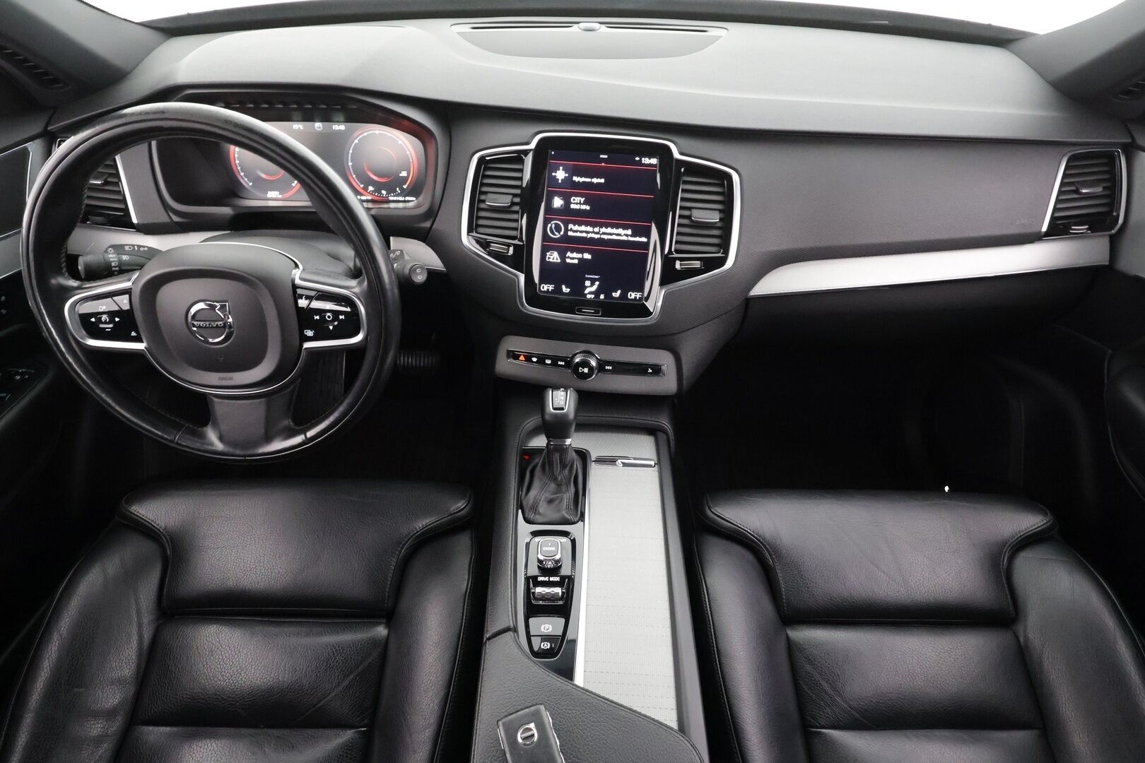 Volvo XC90 2017 D5 AWD Inscription aut * Webasto / Koukku / ACC / Full-LED / 360° / Sporttinahat Muistilla / Navi / Kaistavahti * - Kahdet renkaat 