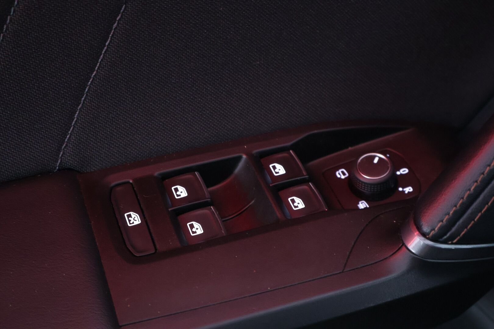 Cupra Formentor 2021 1.4 PHEV 150 kW e-HYBRID DSG *Esilämmitys / Adapt. Vakkari / Tutkat / Sporttipenkit / Ratinlämmitin / Apple&Android* - 2x Latauskaapelit / 2x Aluvanteet ja Renkaat / Edulliset kustannukset / Järkipäätös