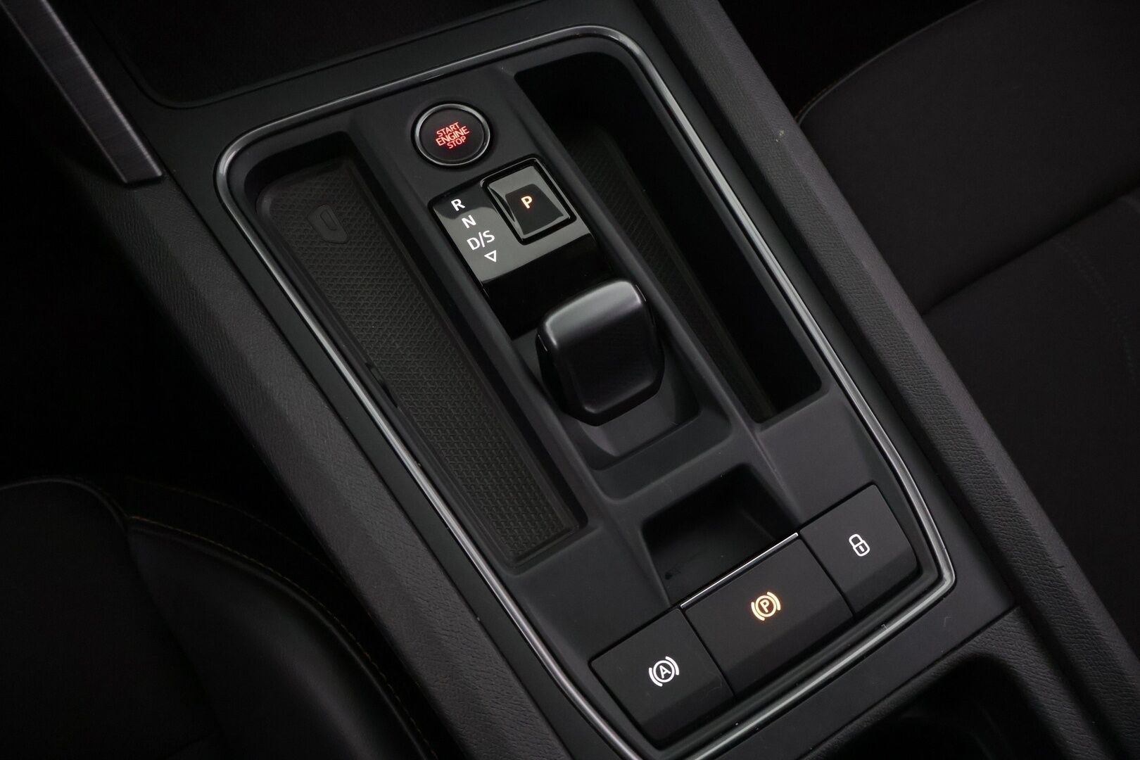 Cupra Formentor 2021 1.4 PHEV 150 kW e-HYBRID DSG *Esilämmitys / Adapt. Vakkari / Tutkat / Sporttipenkit / Ratinlämmitin / Apple&Android* - 2x Latauskaapelit / 2x Aluvanteet ja Renkaat / Edulliset kustannukset / Järkipäätös